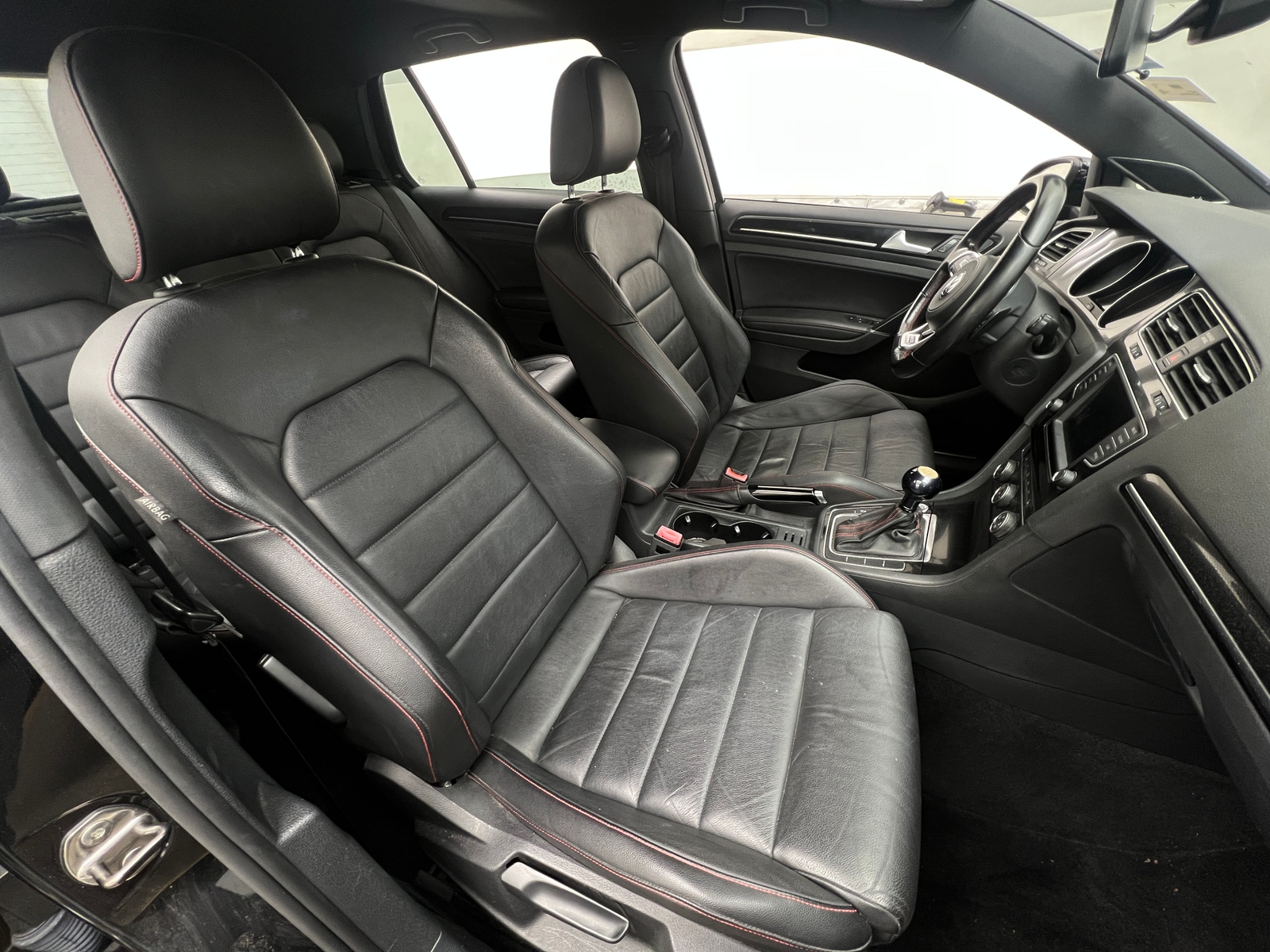 Thumbnail: 2017 Volkswagen Golf - 2