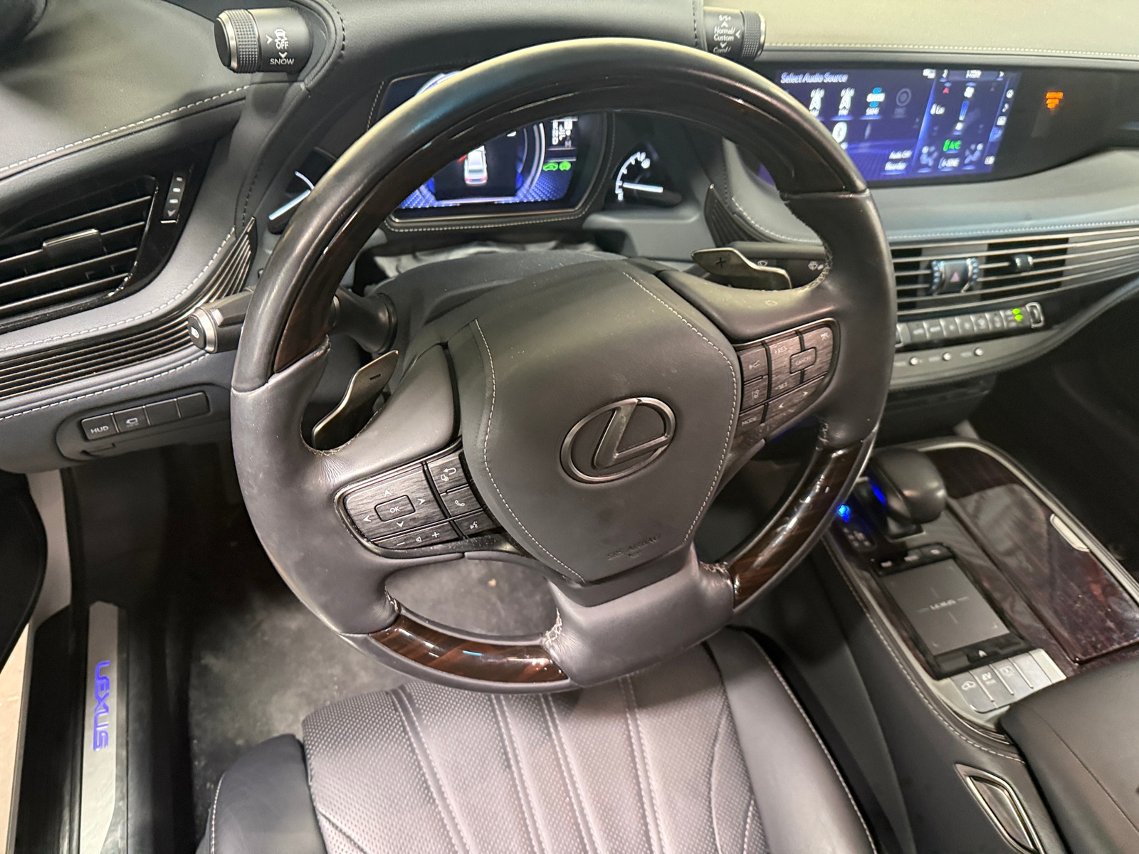 Thumbnail: 2020 Lexus LS - 4