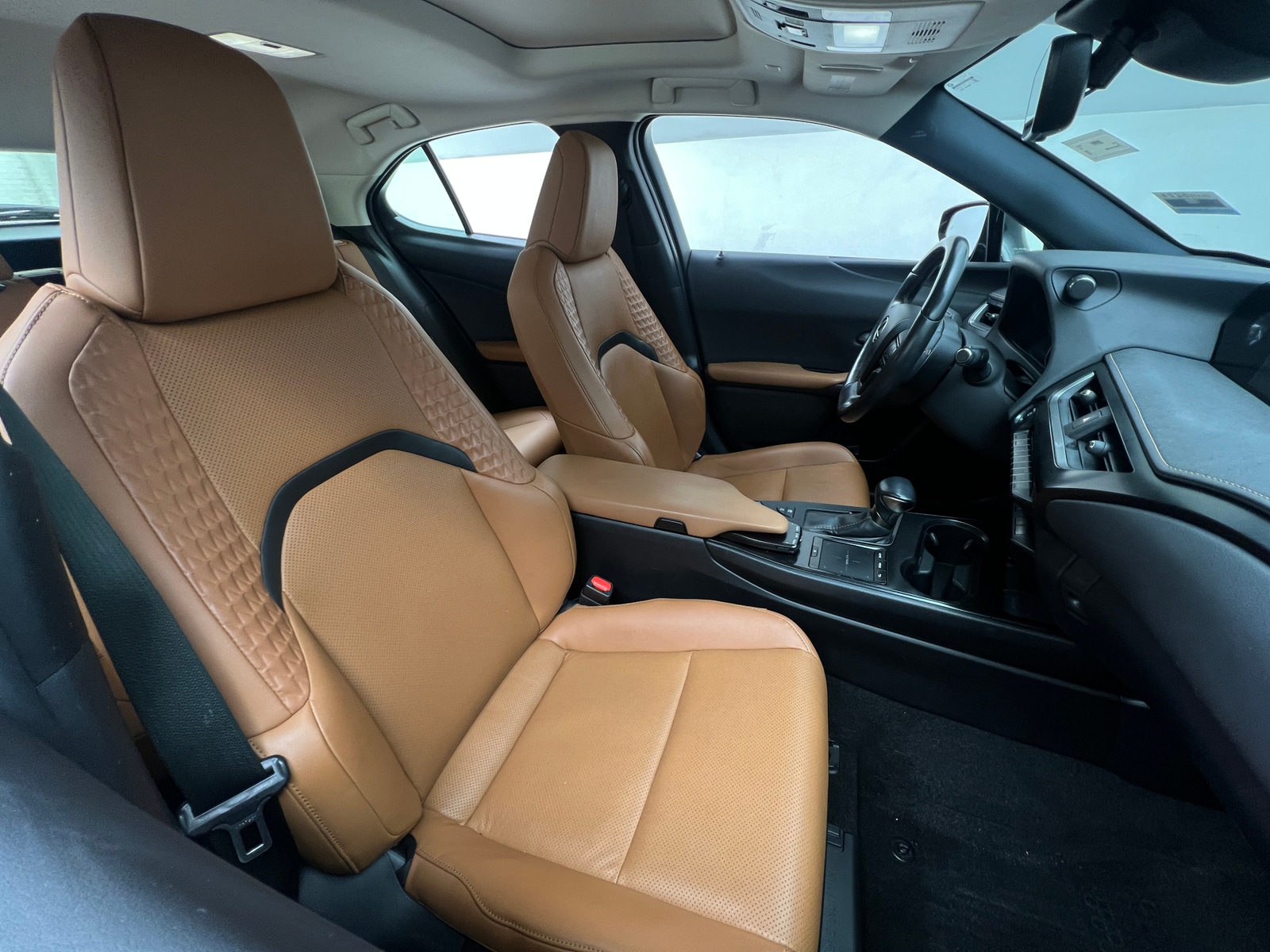 Thumbnail: 2020 Lexus UX - 2