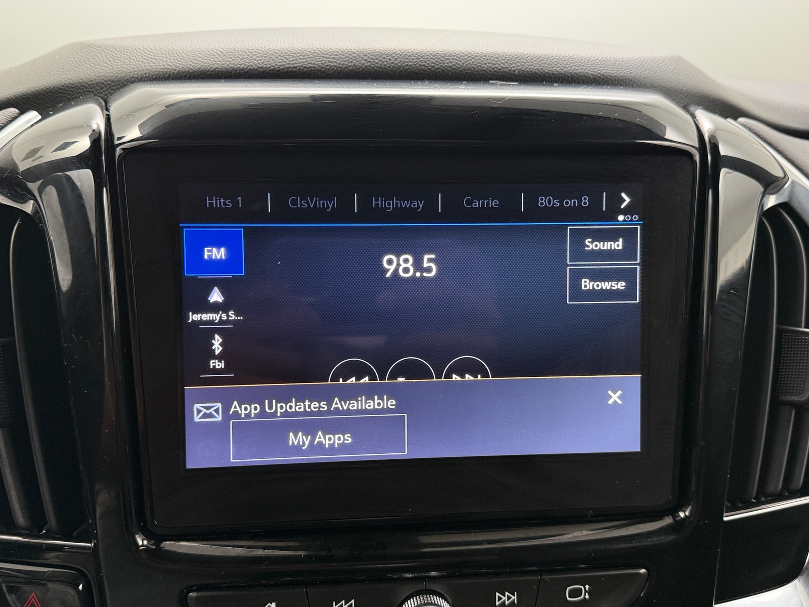 Thumbnail: 2023 Chevrolet Traverse - 3