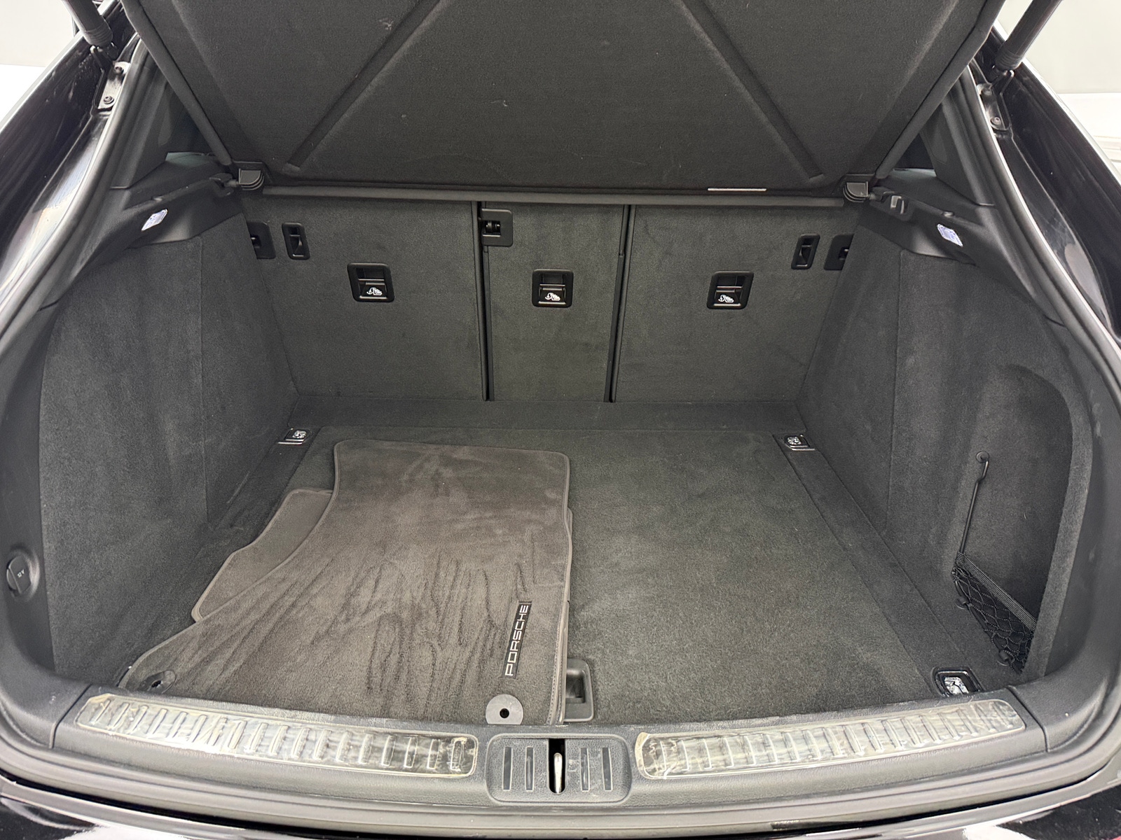 Thumbnail: 2022 Porsche Macan - 6