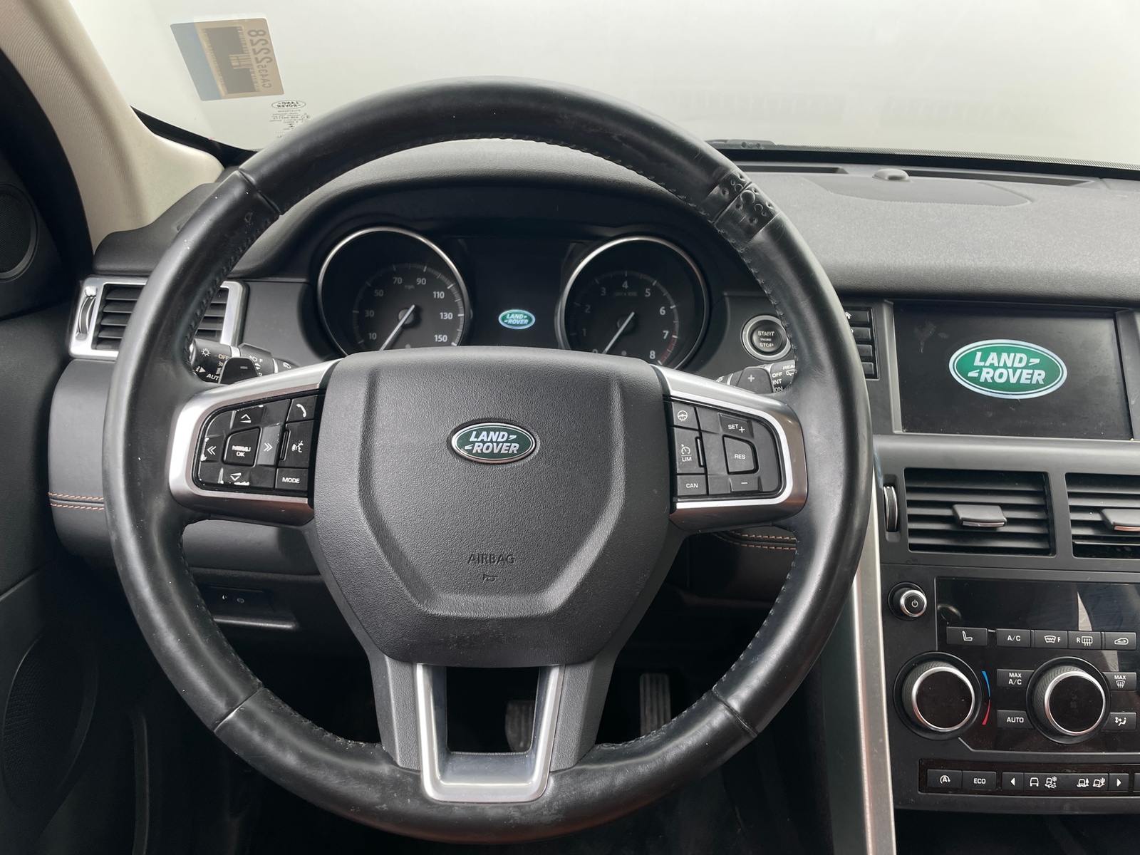 Thumbnail: 2017 Land Rover Discovery Sport - 4