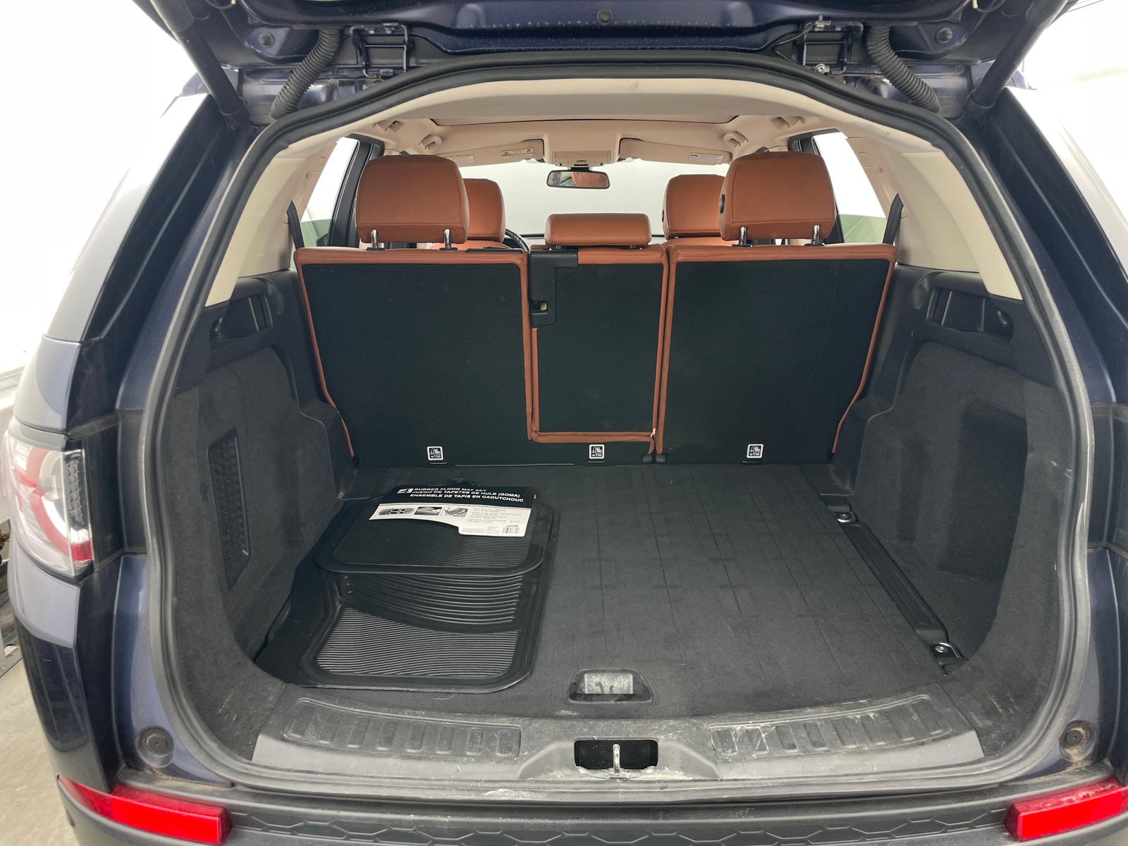 Thumbnail: 2017 Land Rover Discovery Sport - 6