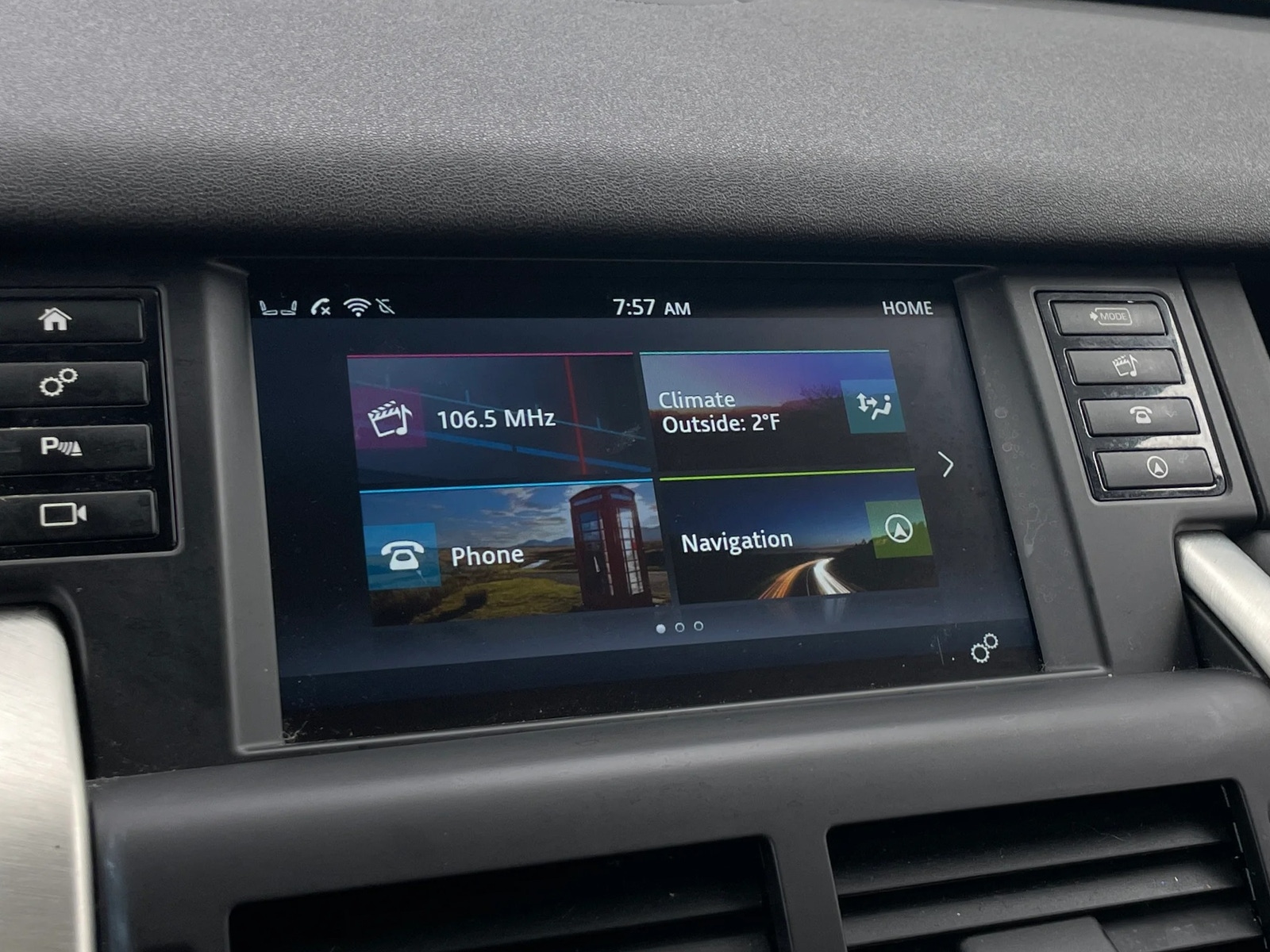 Thumbnail: 2017 Land Rover Discovery Sport - 3