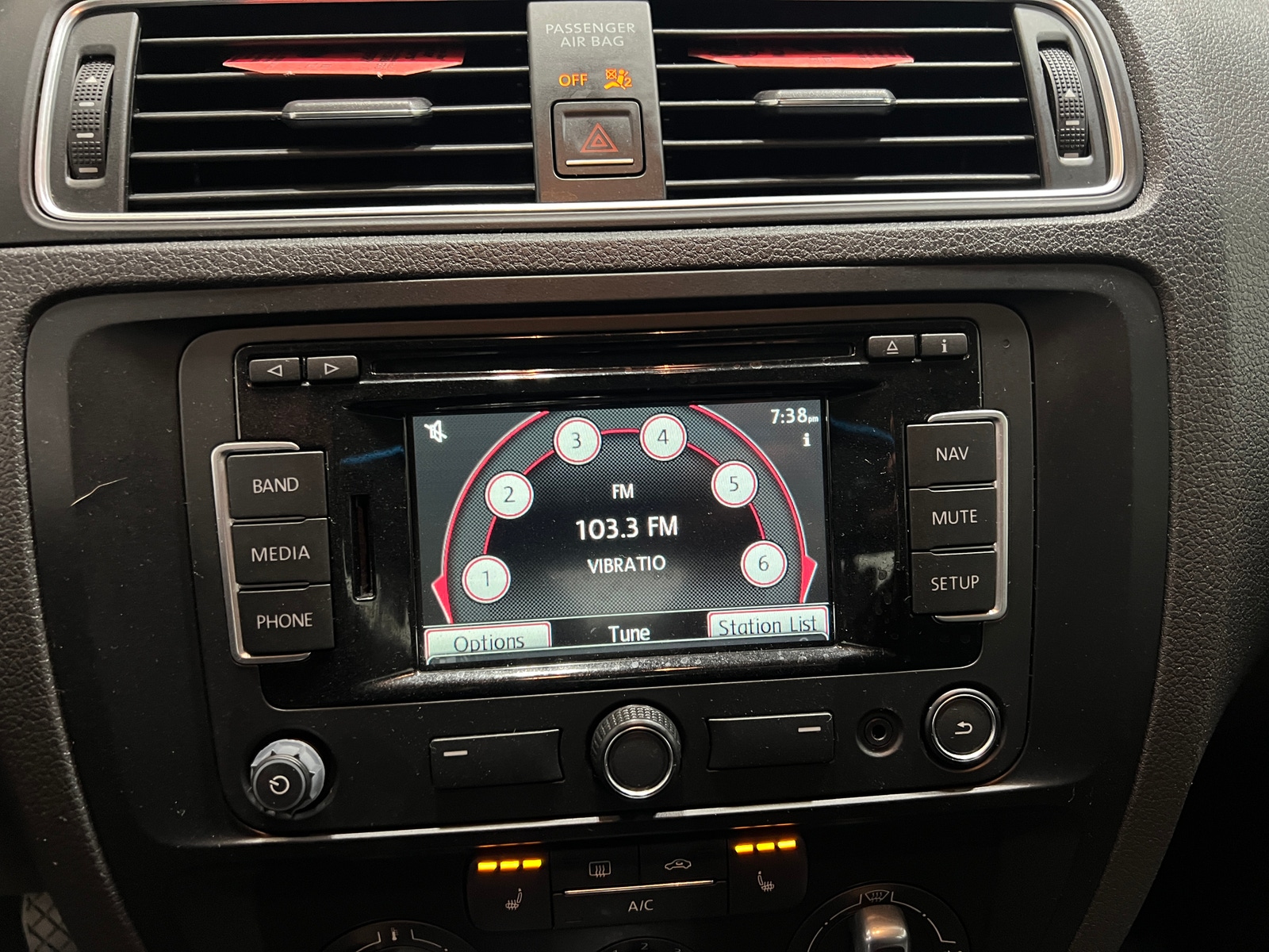 Thumbnail: 2015 Volkswagen Jetta - 4