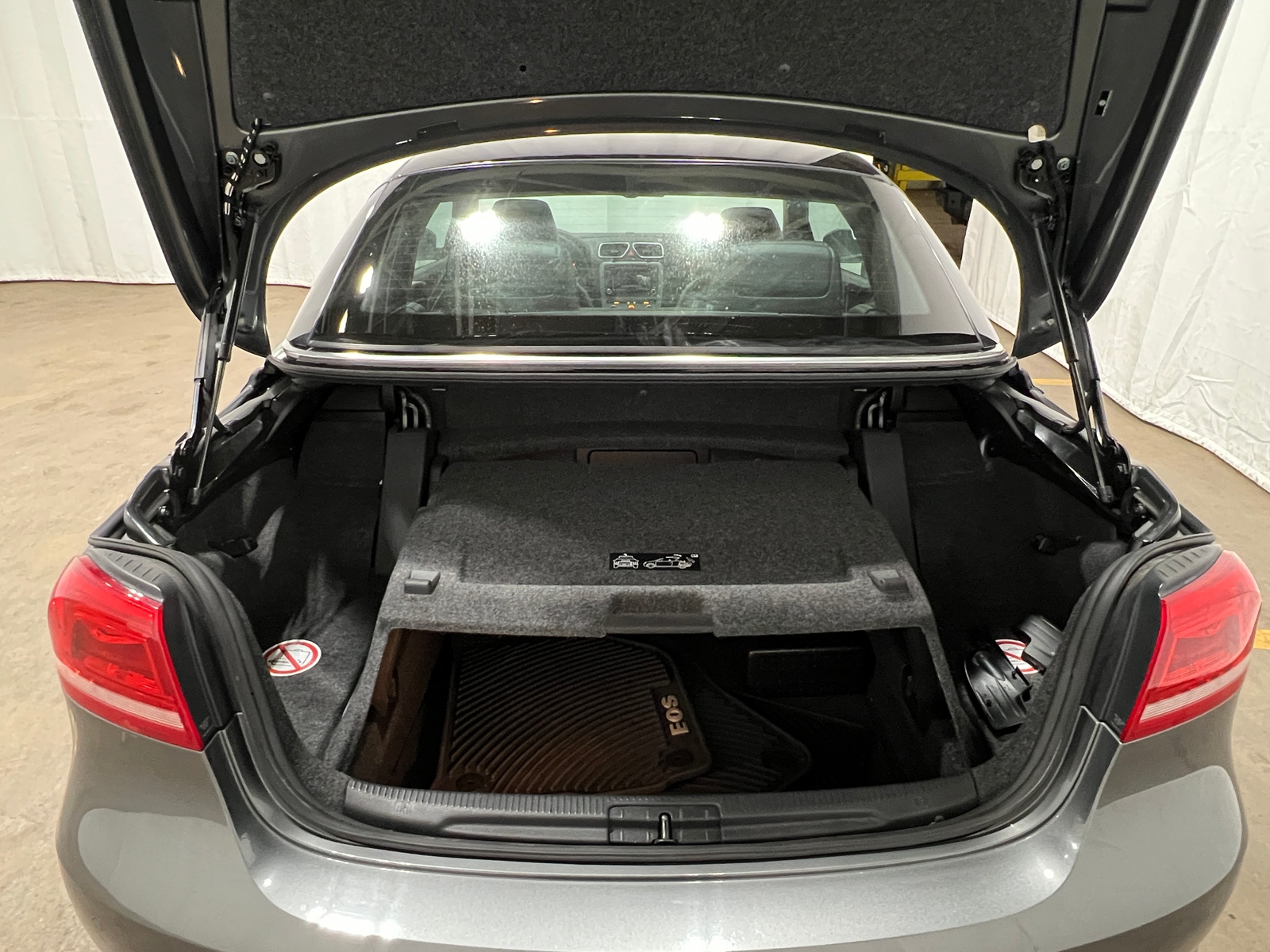 Thumbnail: 2014 Volkswagen Eos - 6