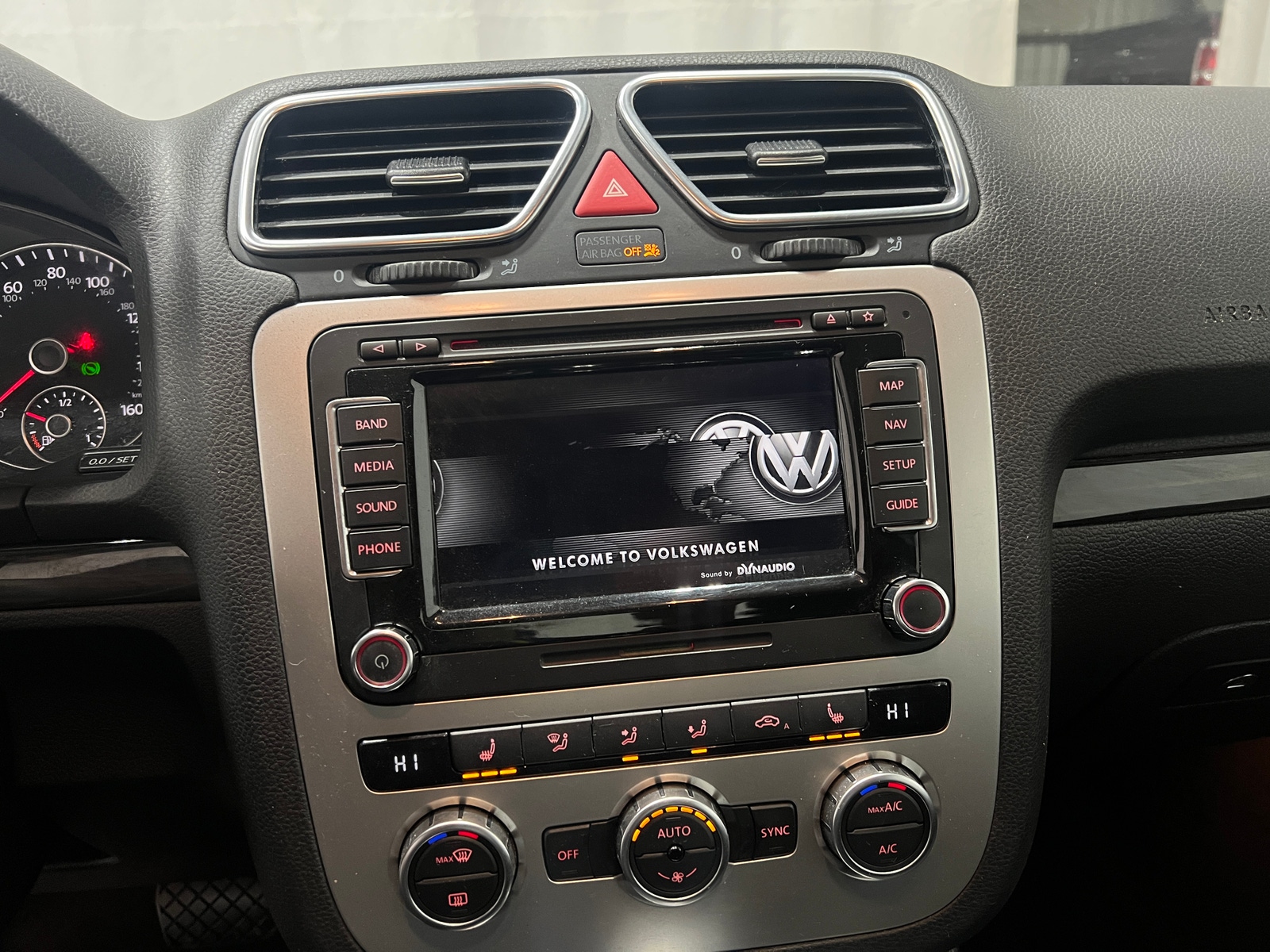 Thumbnail: 2014 Volkswagen Eos - 3