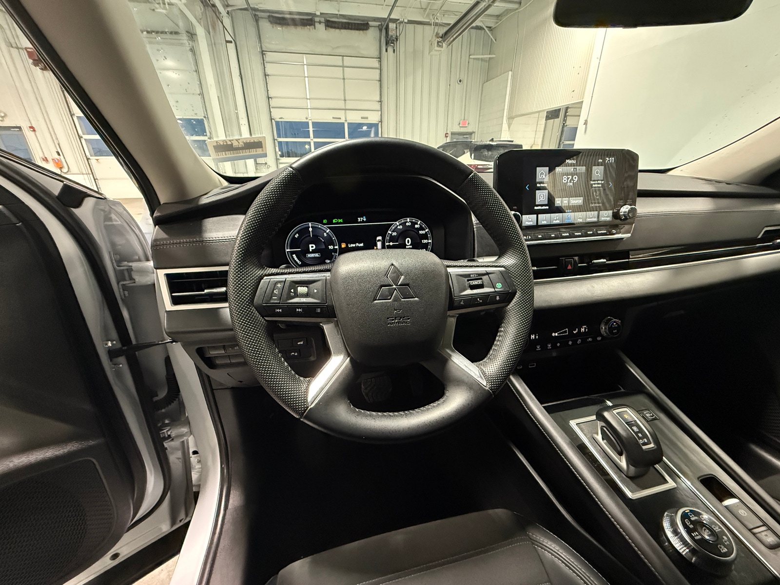 Thumbnail: 2023 Mitsubishi Outlander - 4