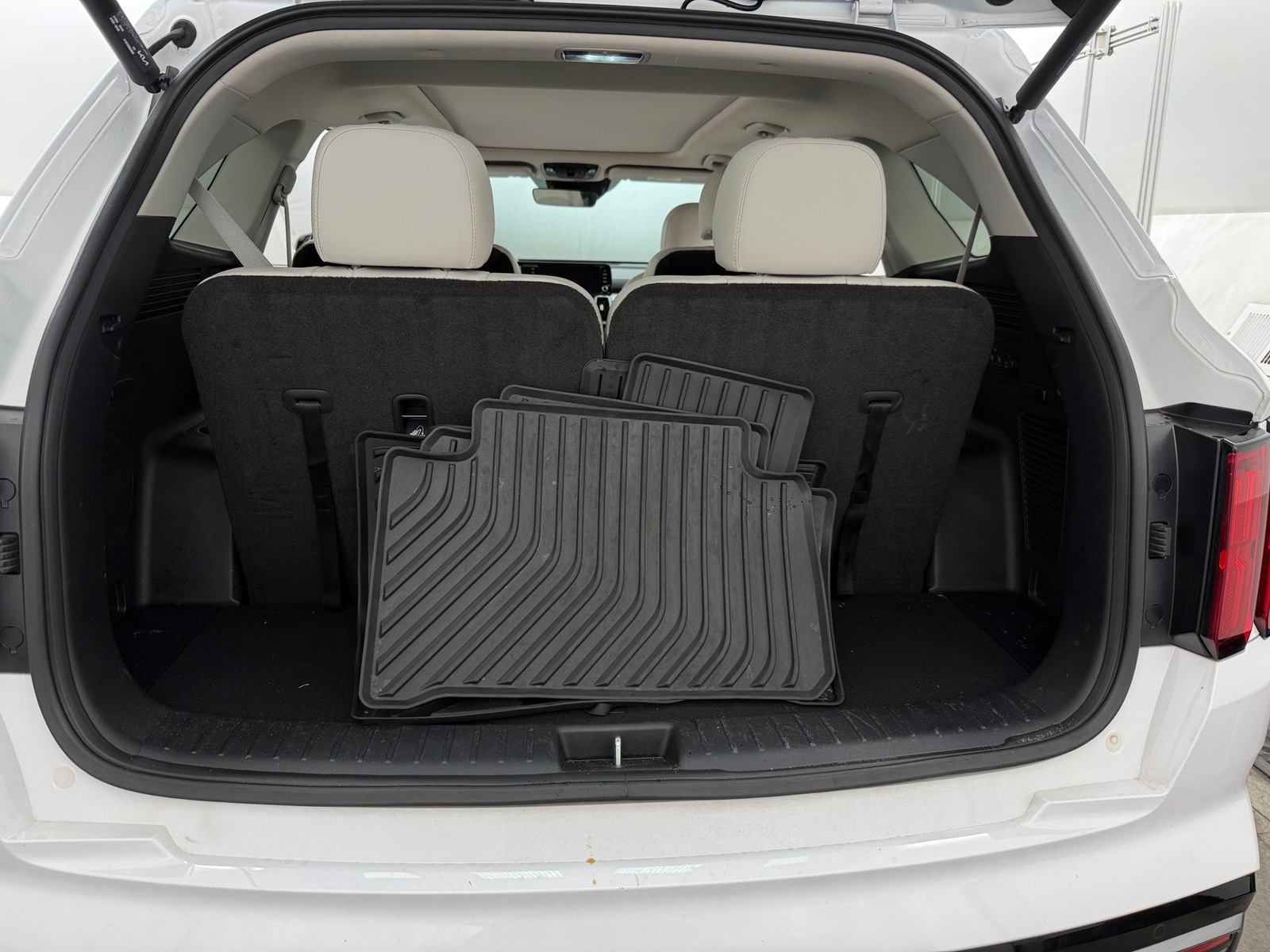 Thumbnail: 2022 Kia Sorento - 6