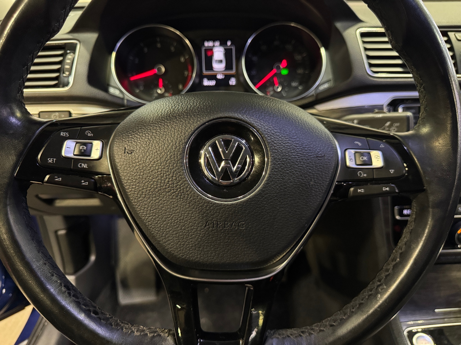 Thumbnail: 2017 Volkswagen Passat - 4