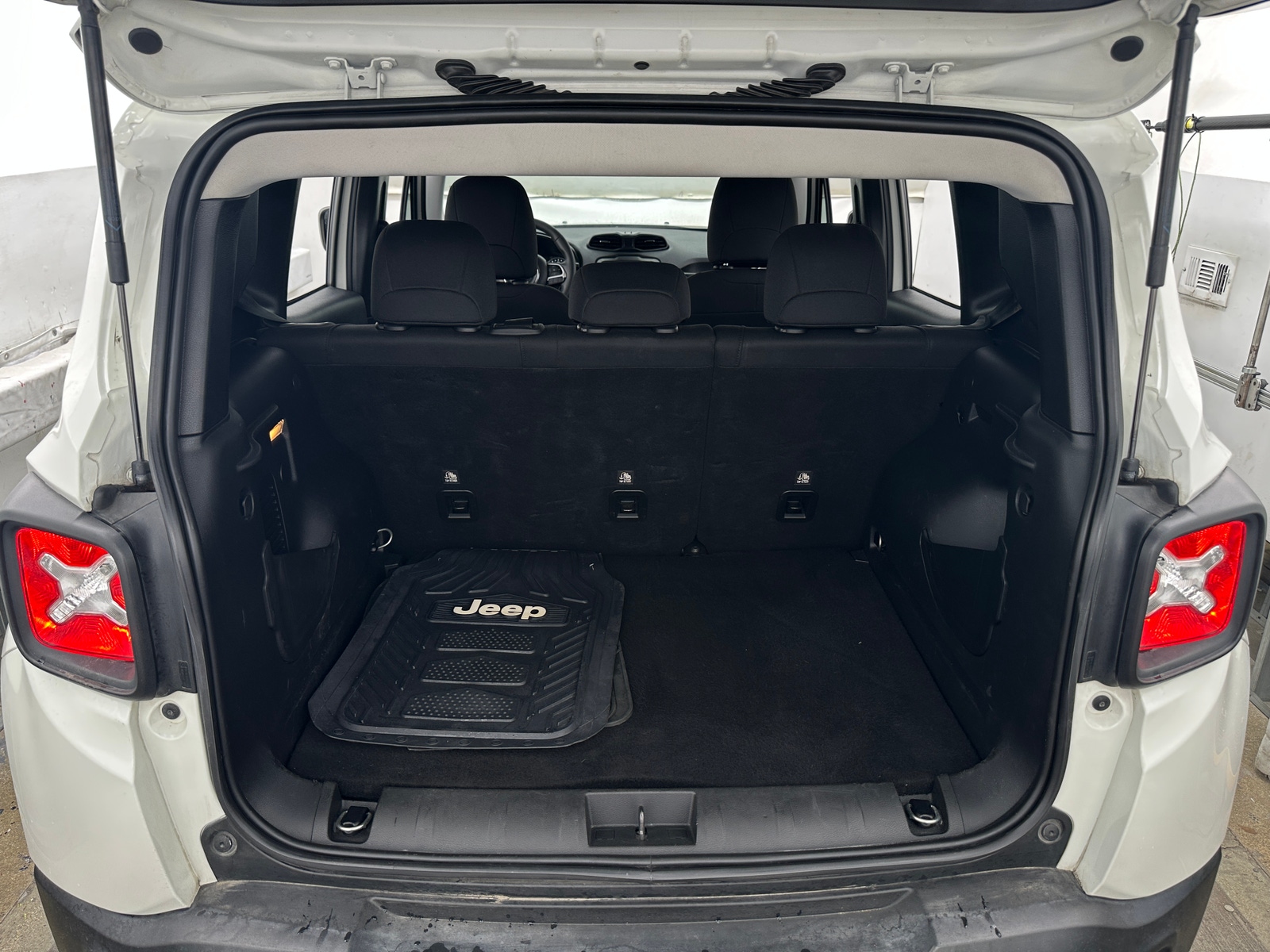 Thumbnail: 2020 Jeep Renegade - 7