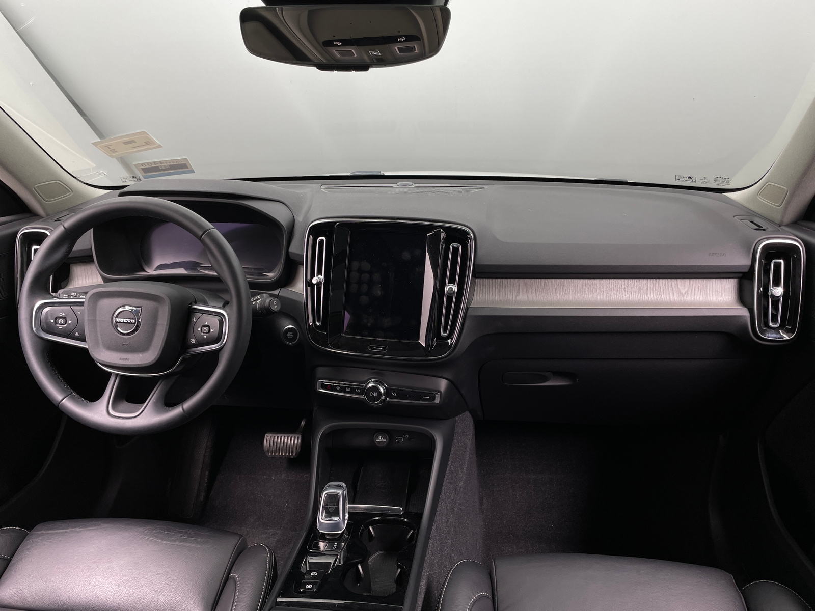 Thumbnail: 2023 Volvo XC40 - 2