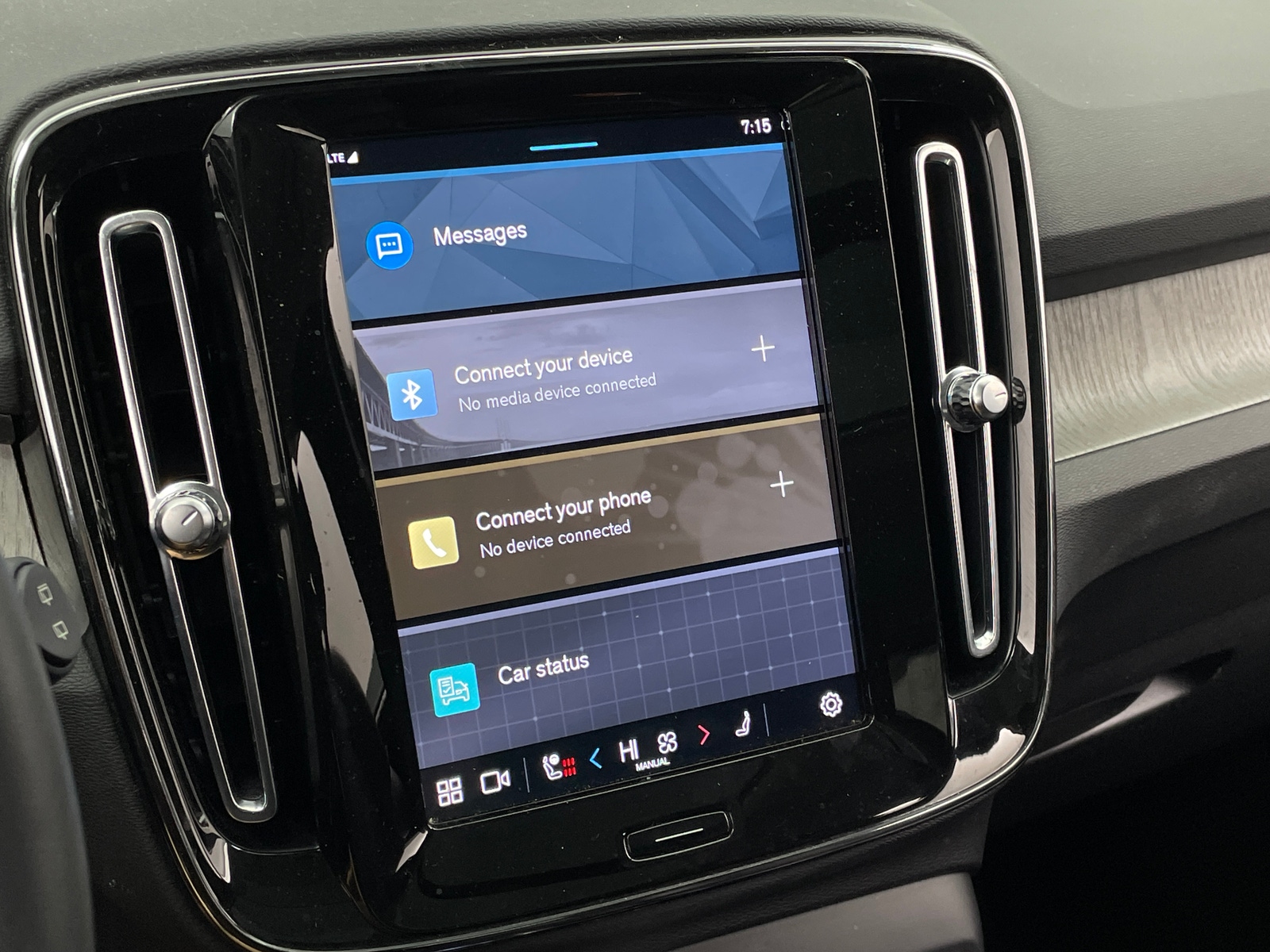 Thumbnail: 2023 Volvo XC40 - 3