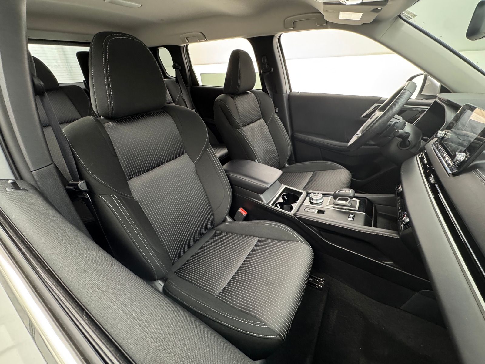 Thumbnail: 2025 Mitsubishi Outlander - 2