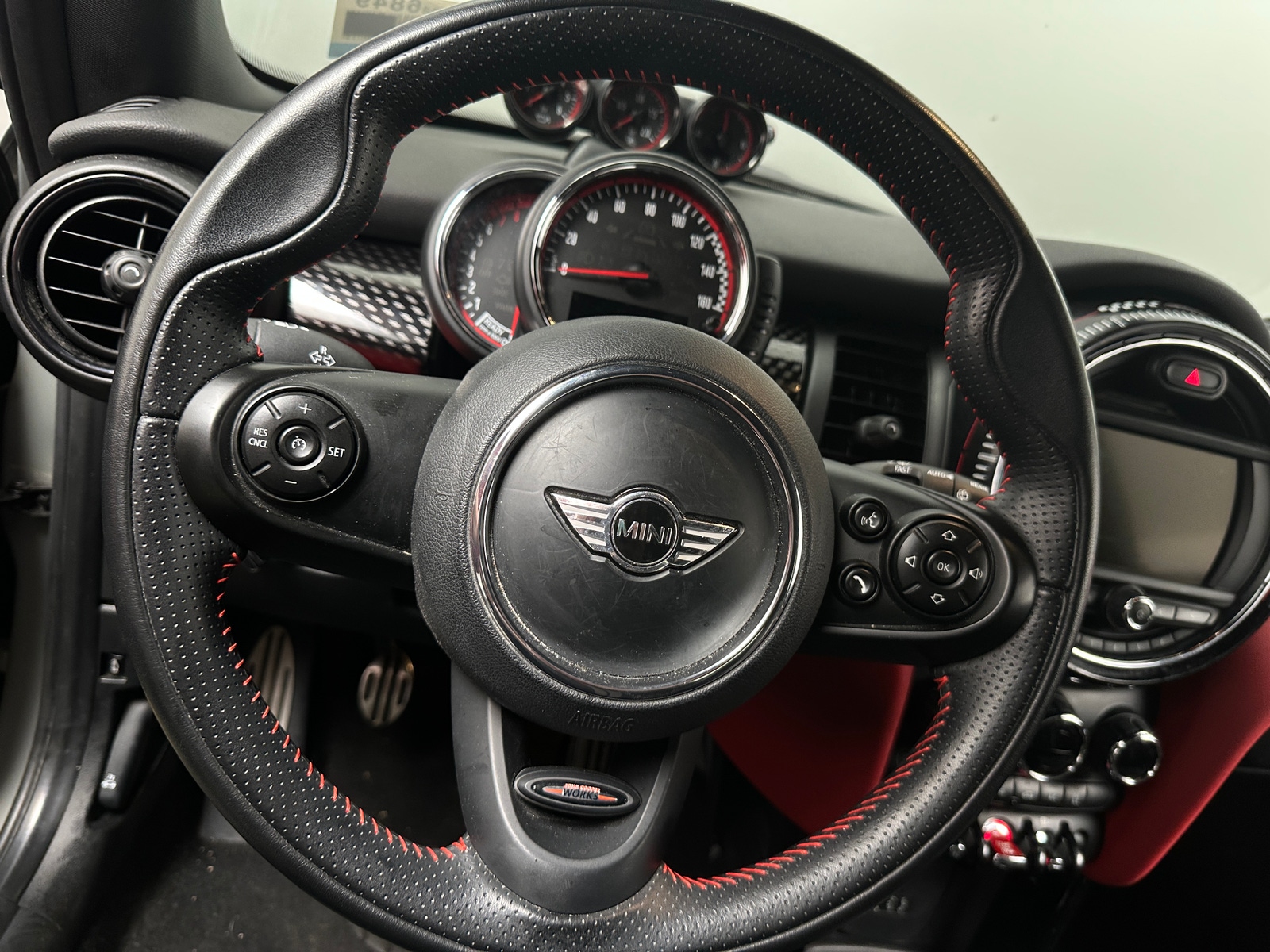 Thumbnail: 2017 MINI Cooper Hardtop - 4