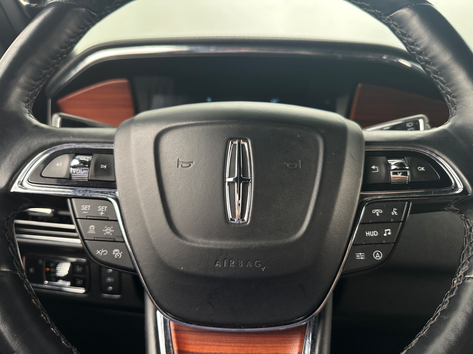 Thumbnail: 2024 Lincoln Navigator - 4