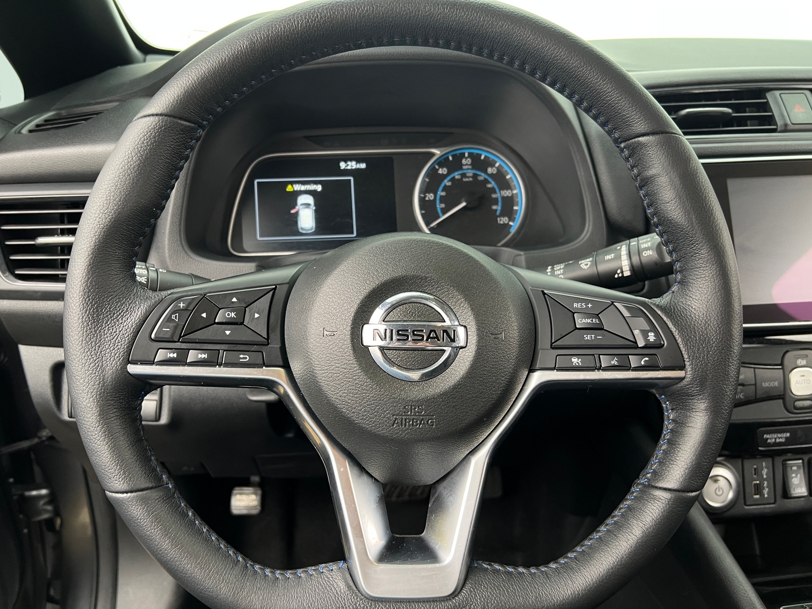 Thumbnail: 2022 Nissan Leaf - 5