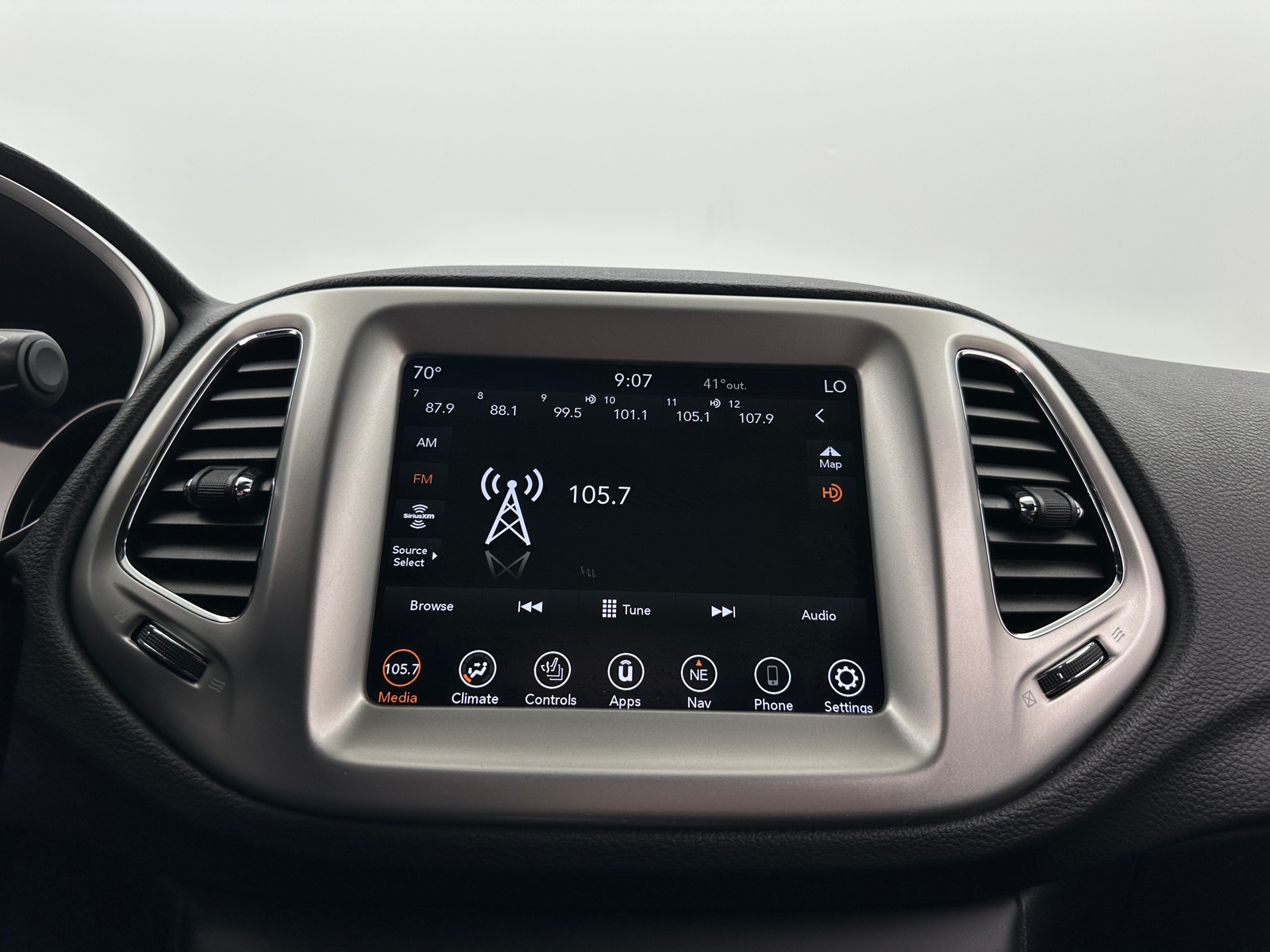 Thumbnail: 2020 Jeep Compass - 3