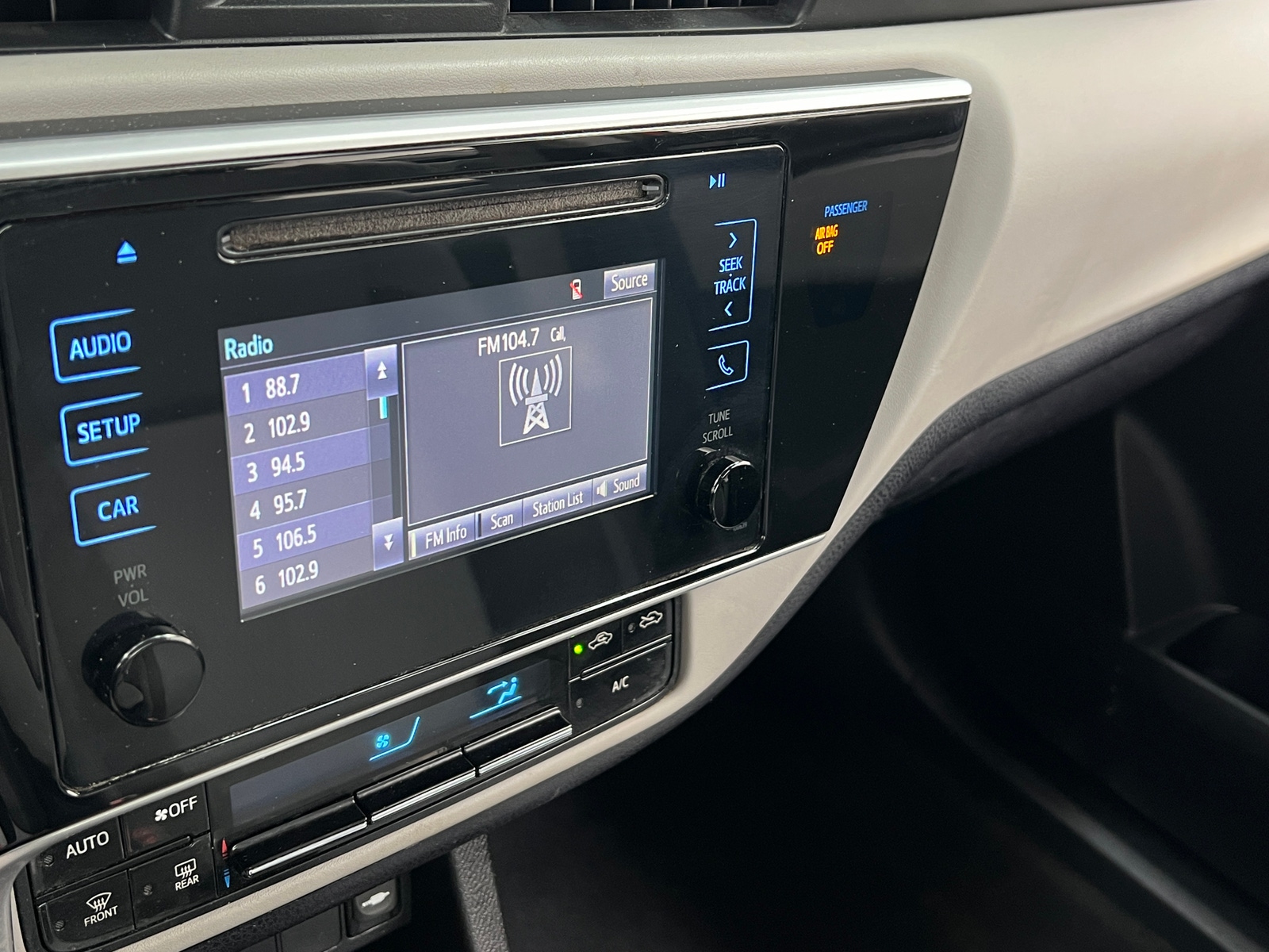 Thumbnail: 2018 Toyota Corolla - 4