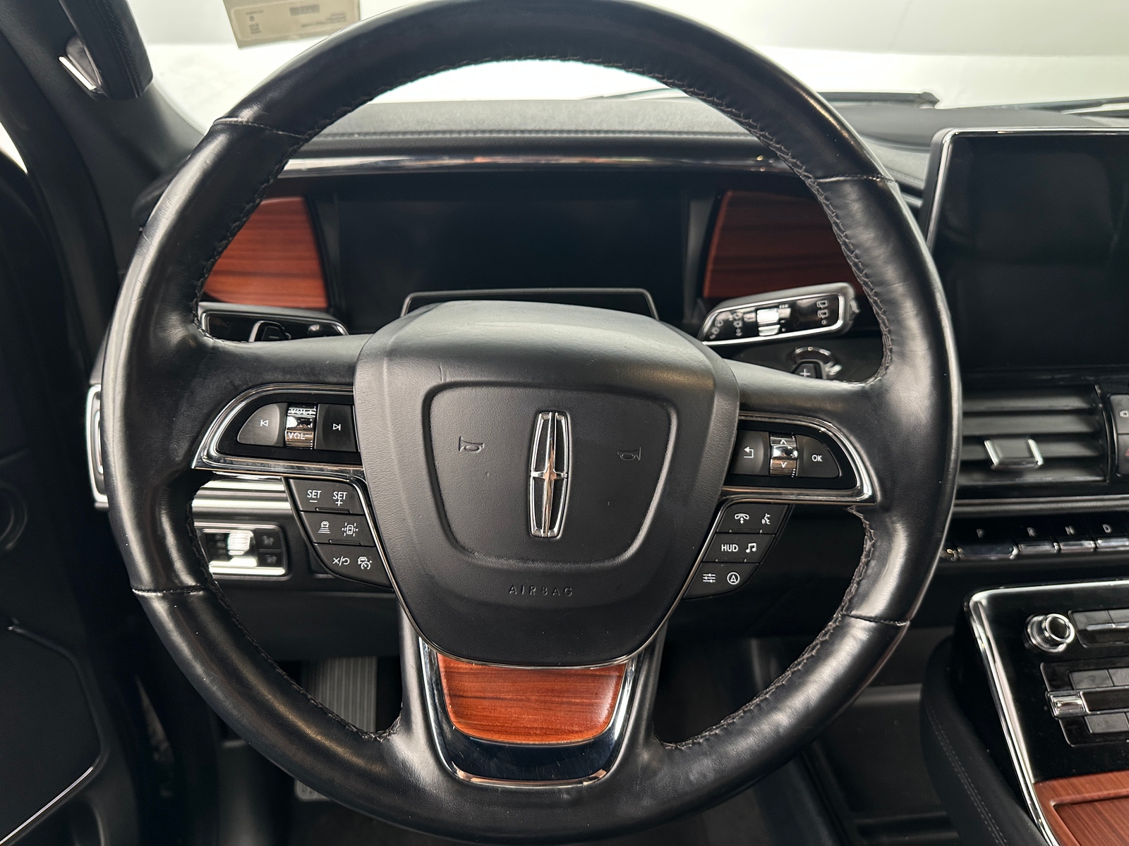 Thumbnail: 2023 Lincoln Navigator - 4