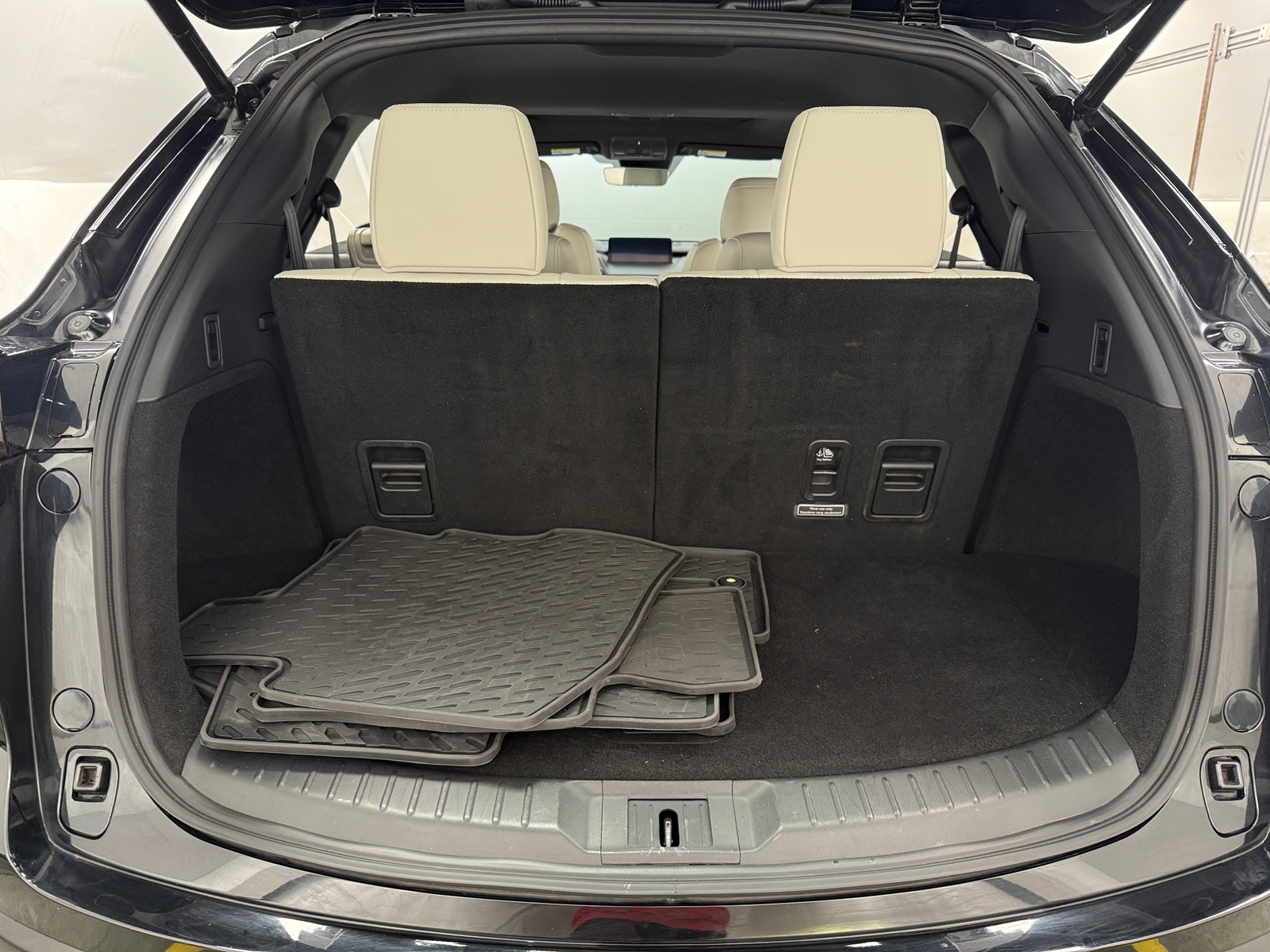 Thumbnail: 2023 Mazda CX-9 - 6