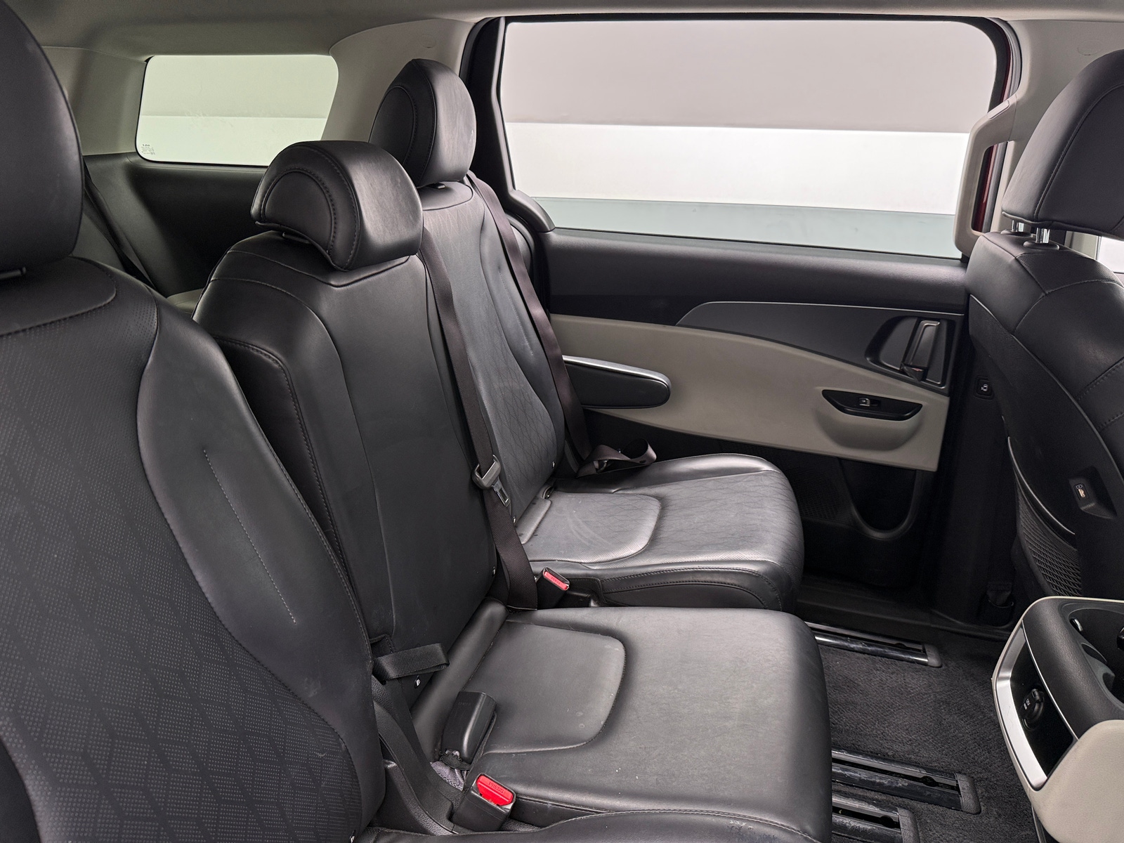 Thumbnail: 2023 Kia Carnival - 5