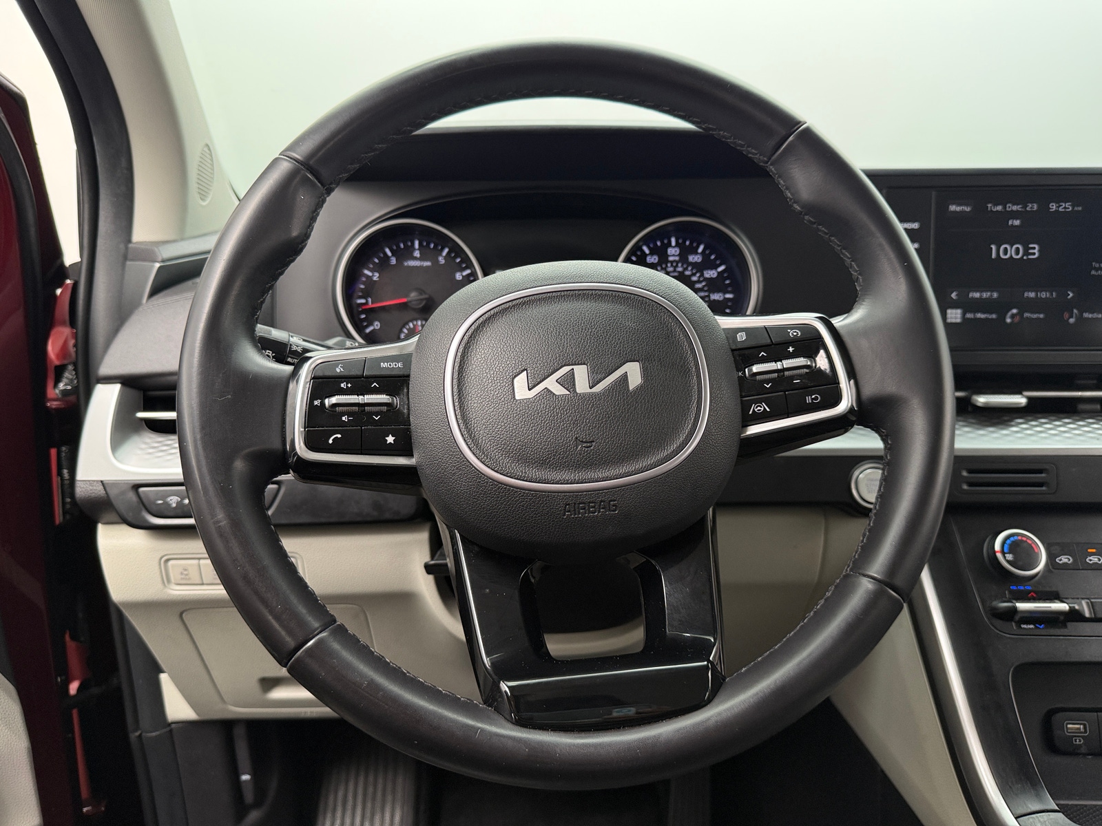 Thumbnail: 2023 Kia Carnival - 4