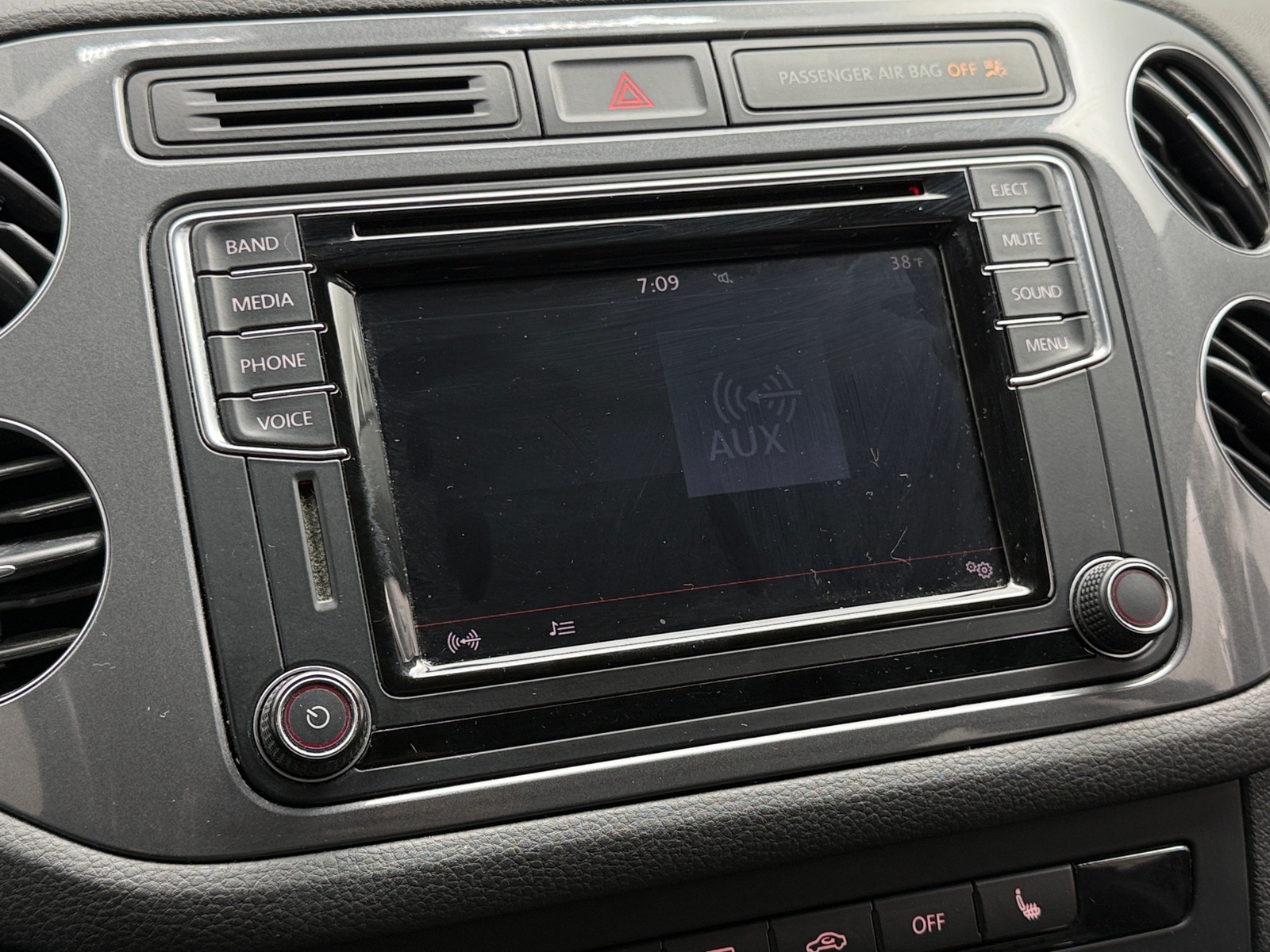 Thumbnail: 2017 Volkswagen Tiguan - 3