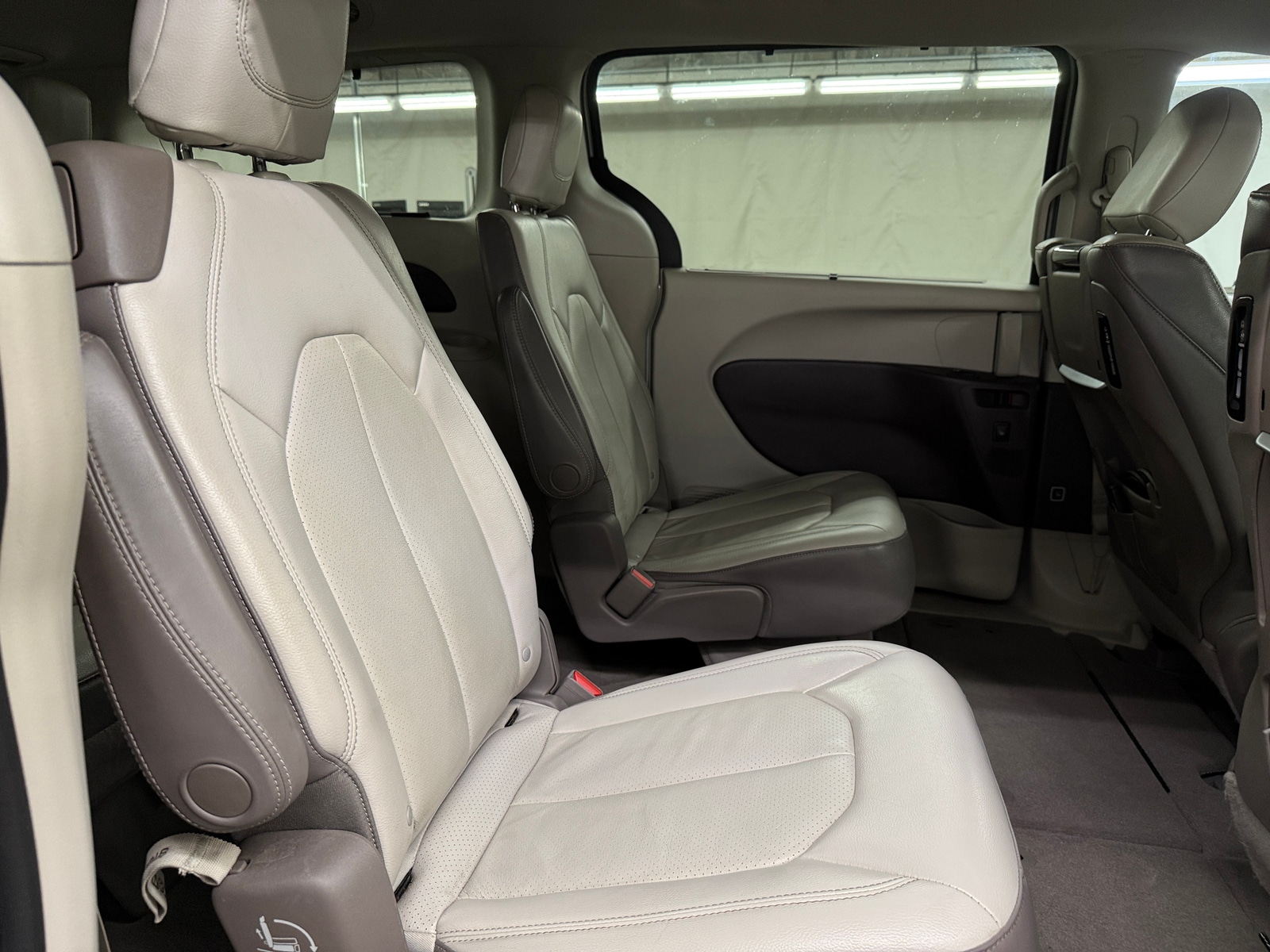 Thumbnail: 2017 Chrysler Pacifica - 5