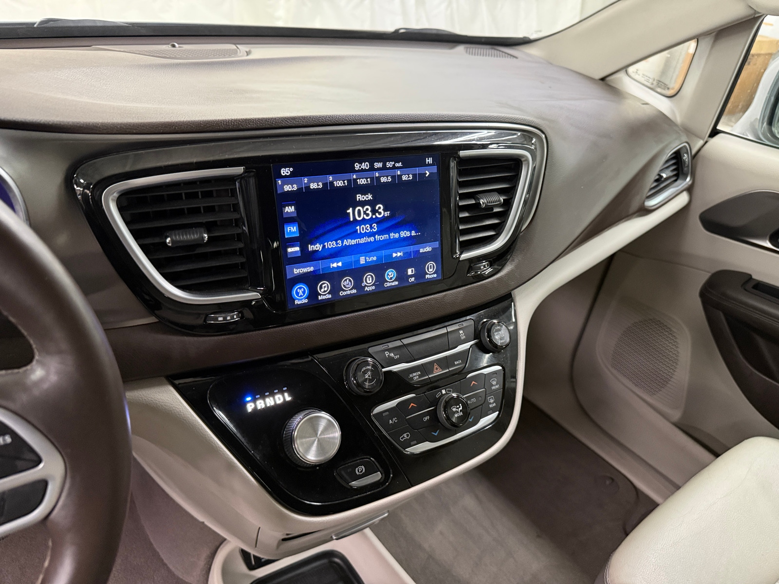 Thumbnail: 2017 Chrysler Pacifica - 3