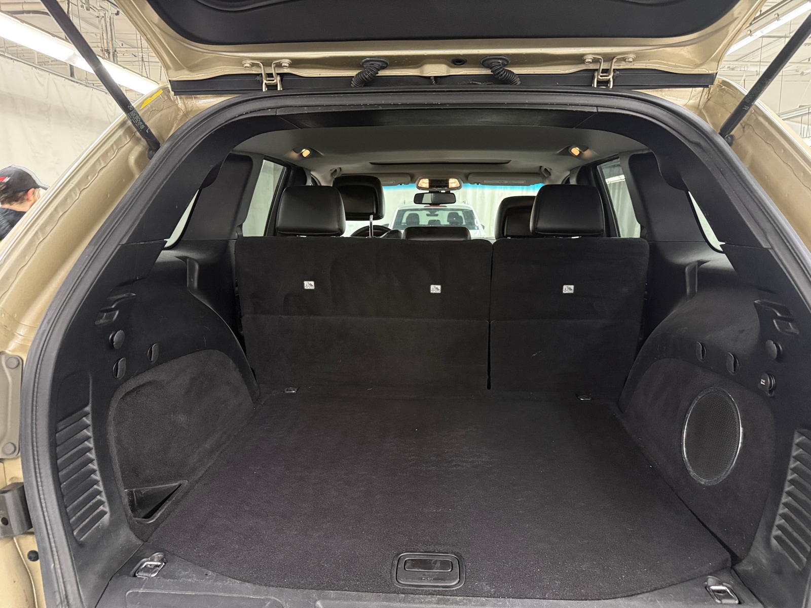 Thumbnail: 2011 Jeep Grand Cherokee - 6