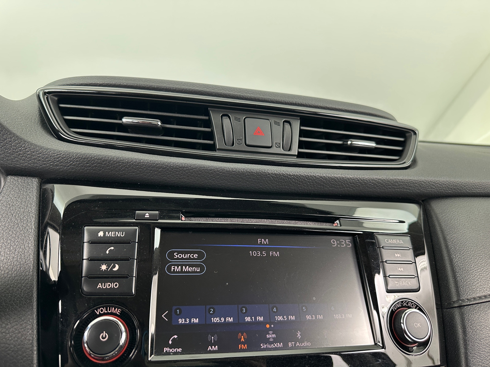 Thumbnail: 2019 Nissan Rogue - 4