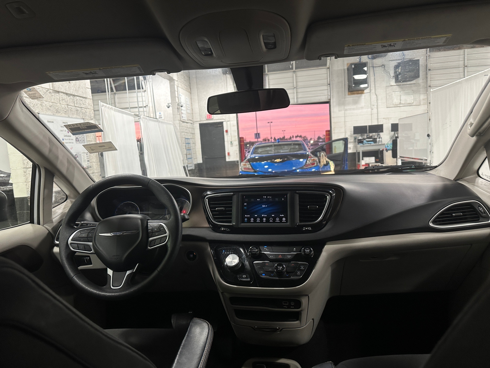 Thumbnail: 2019 Chrysler Pacifica - 3