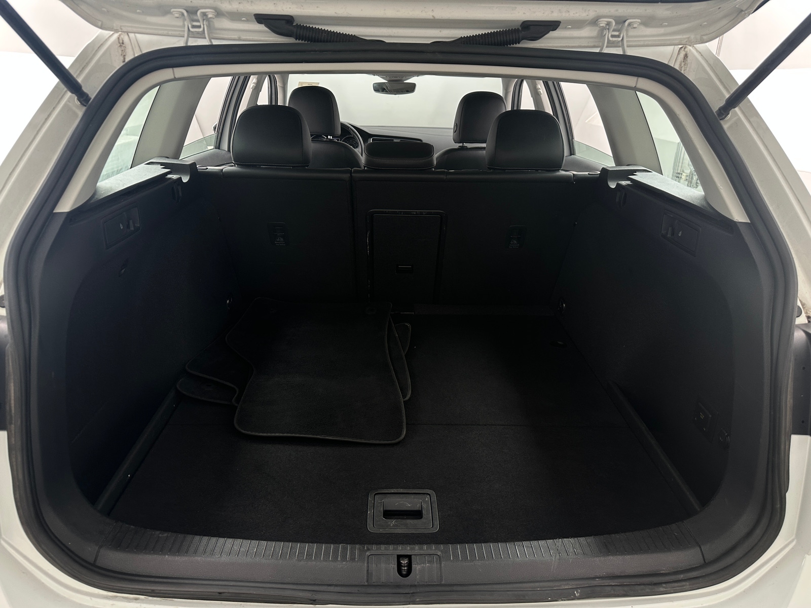 Thumbnail: 2019 Volkswagen Golf - 6