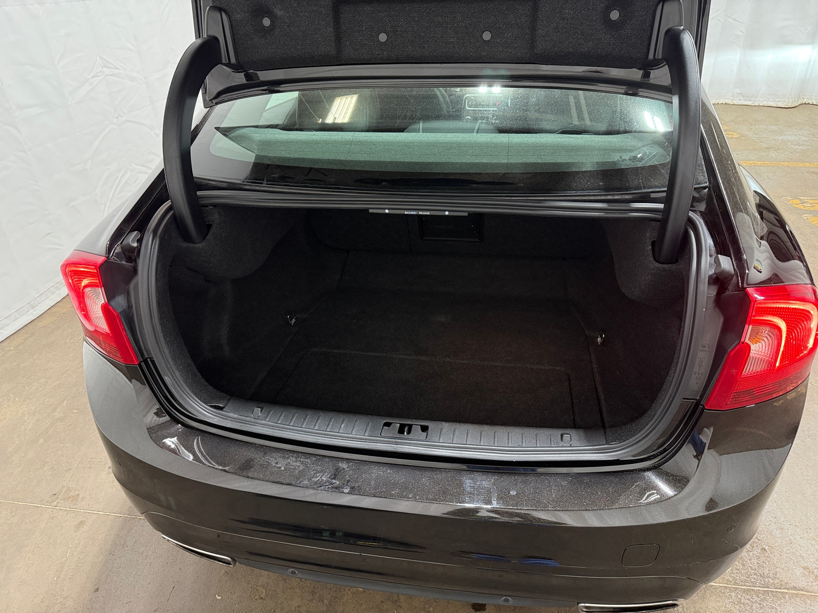 Thumbnail: 2015 Volvo S60 - 6