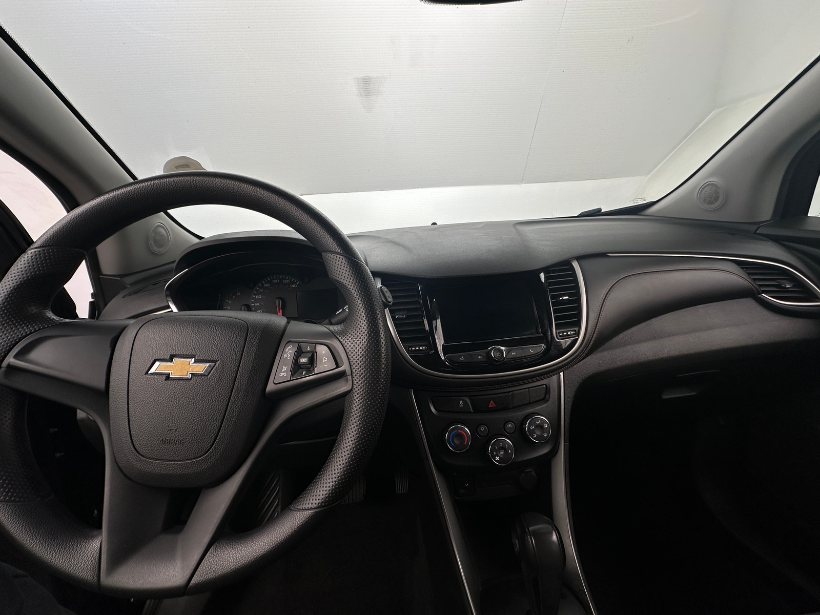 Thumbnail: 2018 Chevrolet Trax - 3