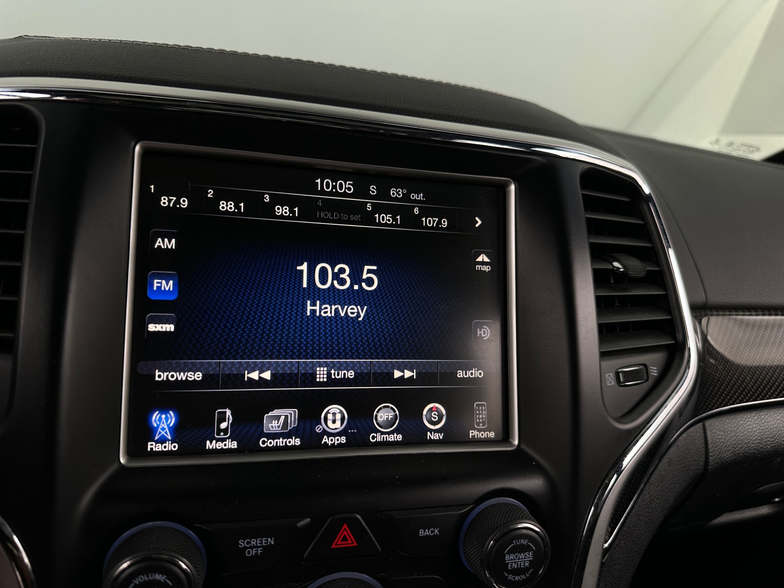 Thumbnail: 2015 Jeep Grand Cherokee - 4