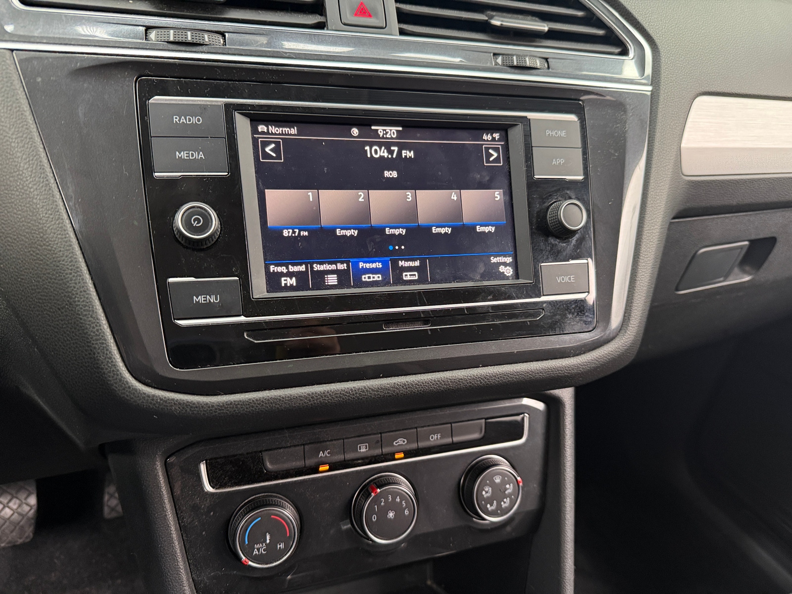 Thumbnail: 2020 Volkswagen Tiguan - 4