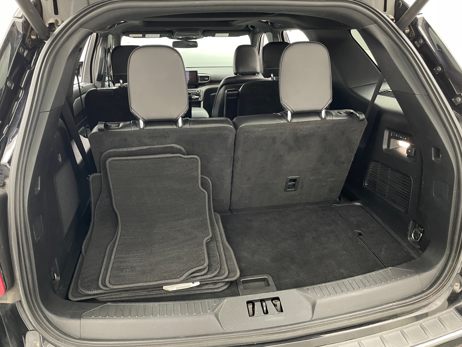 Thumbnail: 2020 Ford Explorer - 6