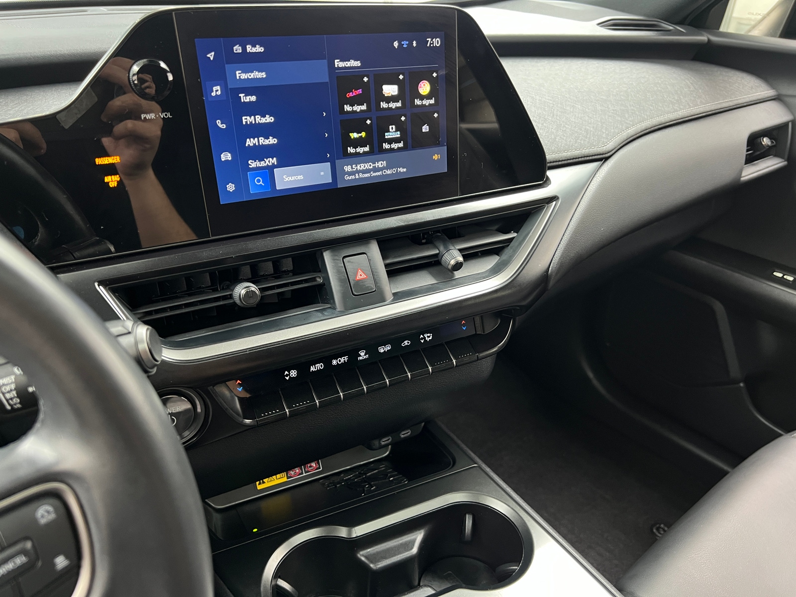 Thumbnail: 2025 Lexus UX - 3