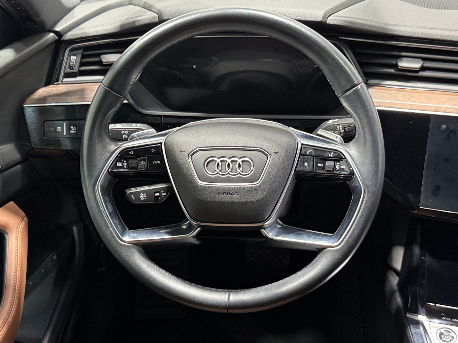 Thumbnail: 2022 Audi e-tron - 4