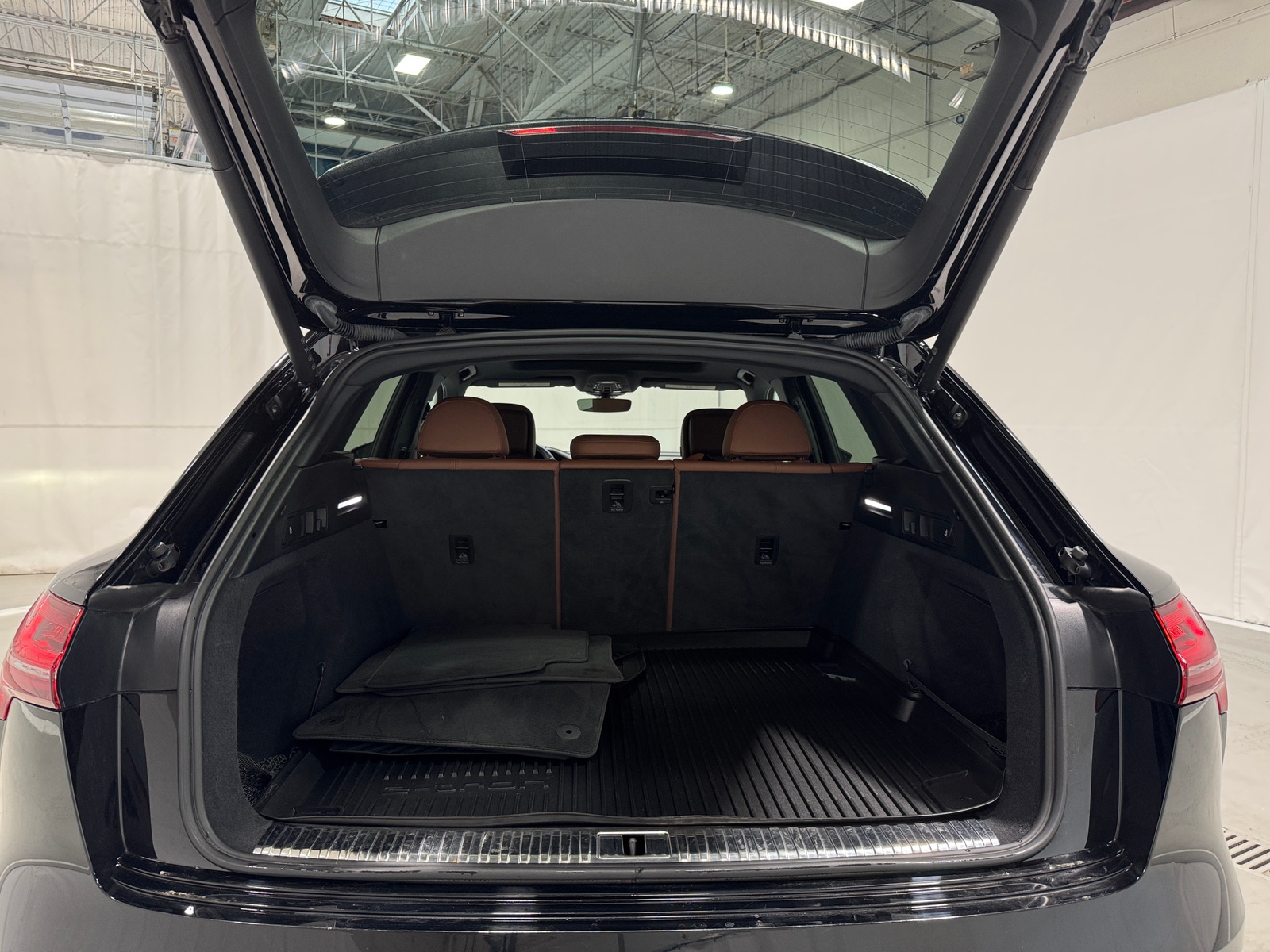 Thumbnail: 2022 Audi e-tron - 6