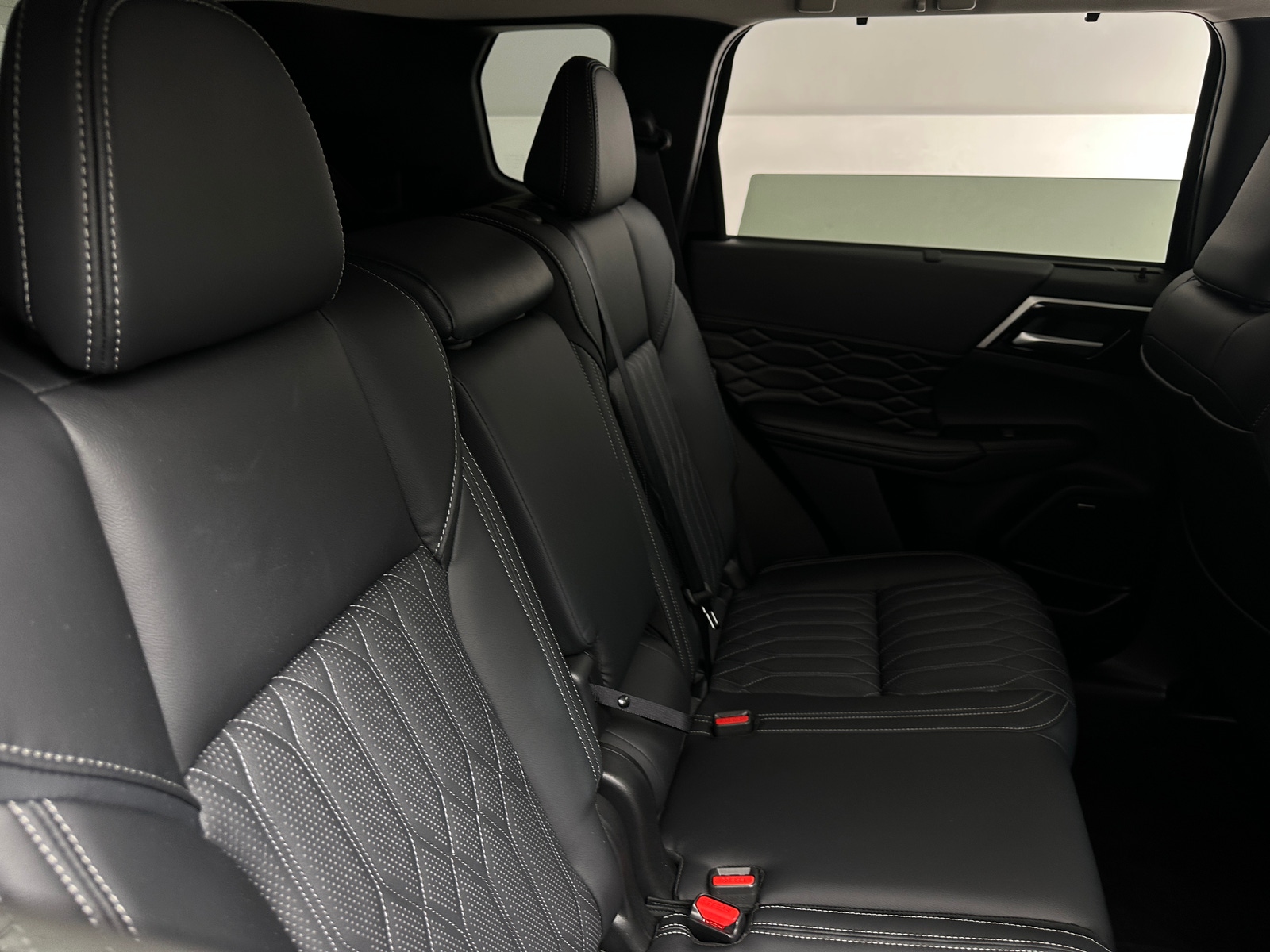 Thumbnail: 2025 Mitsubishi Outlander - 5