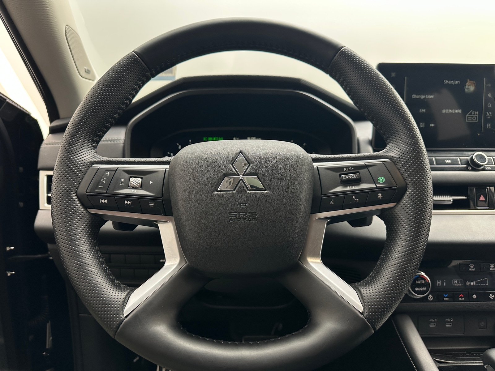 Thumbnail: 2025 Mitsubishi Outlander - 4