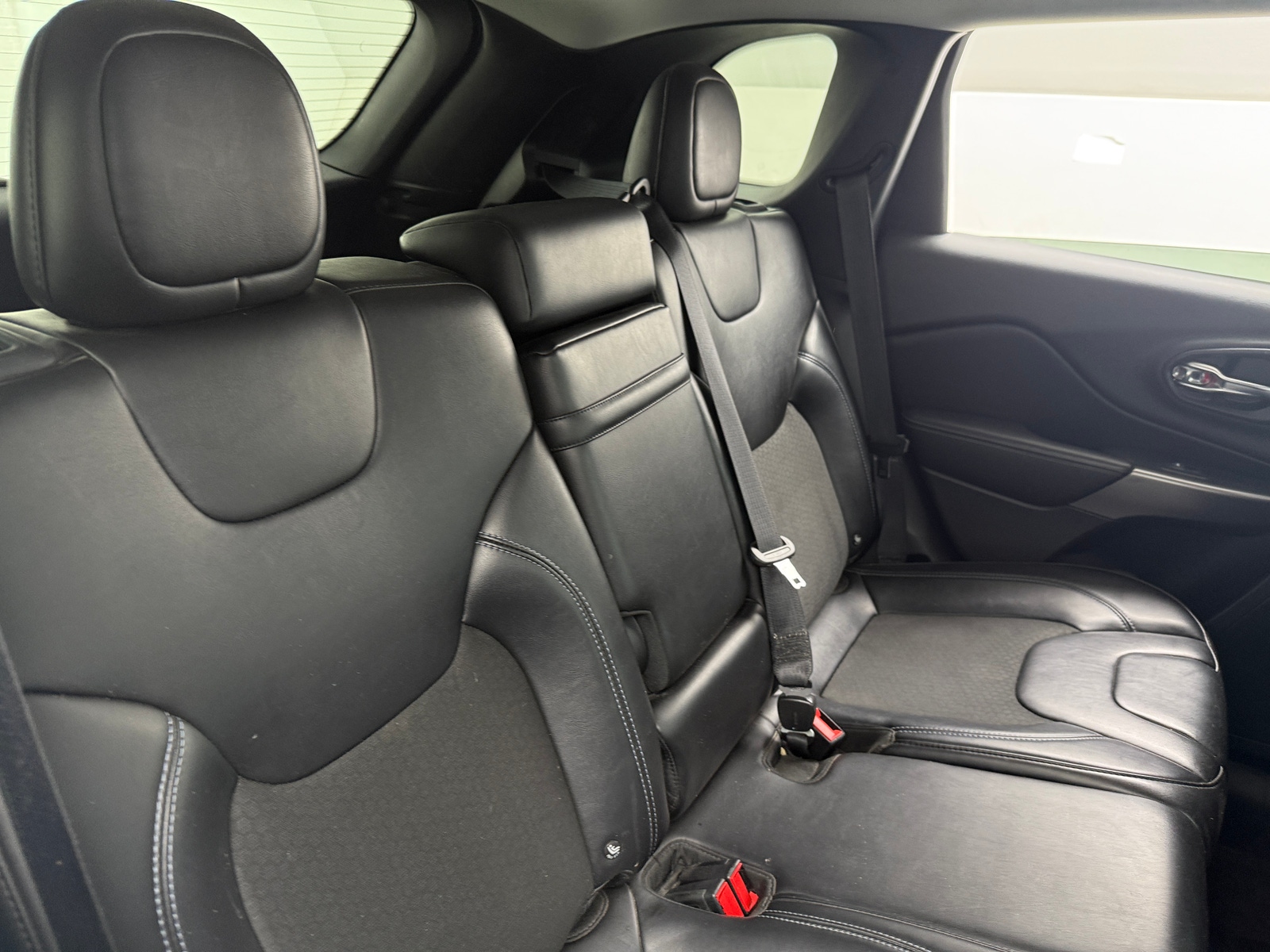 Thumbnail: 2019 Jeep Cherokee - 6