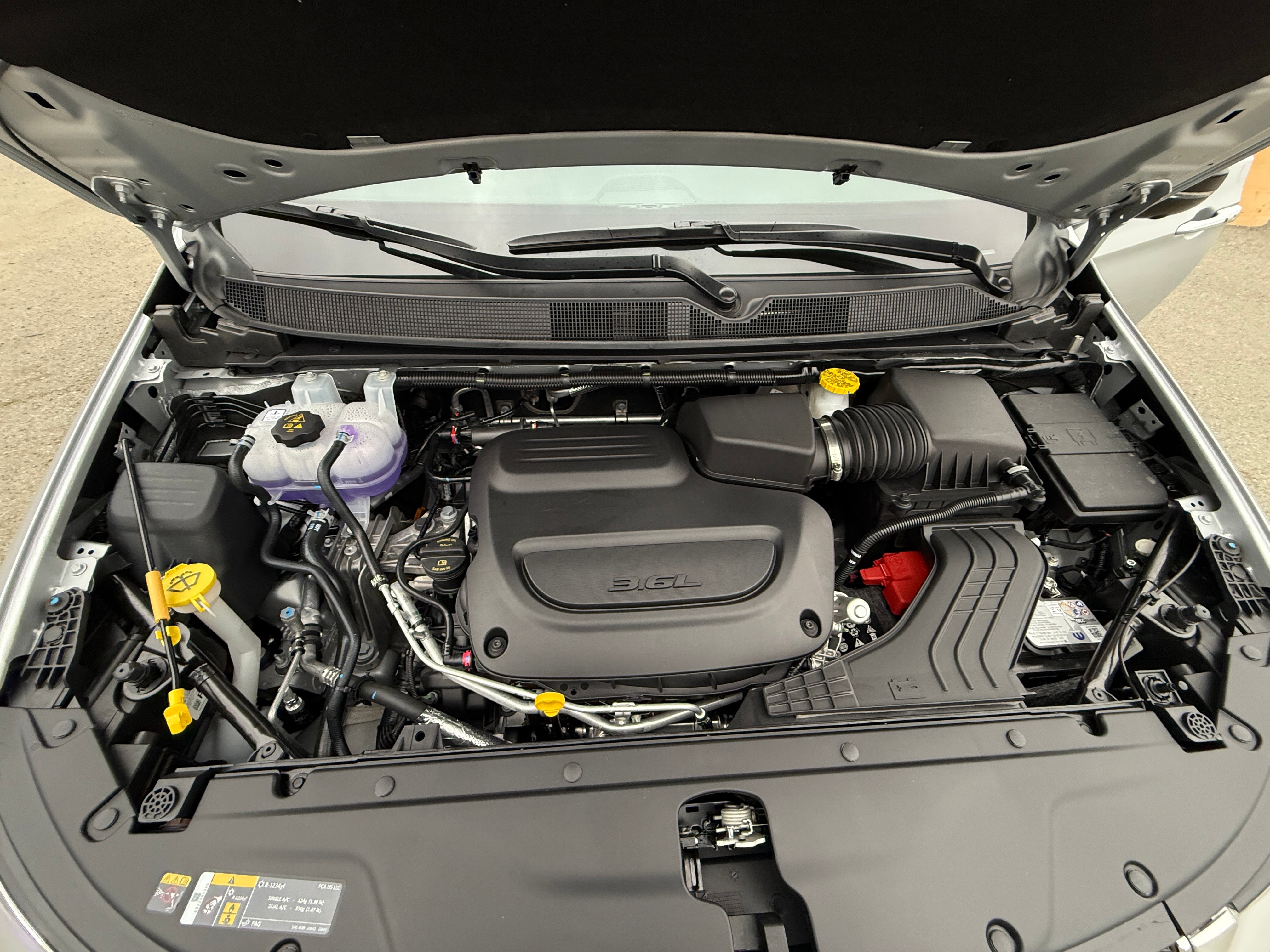 2026 Chrysler Pacifica Select's photo
