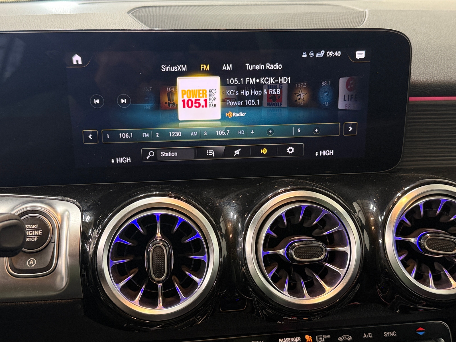 Thumbnail: 2022 Mercedes-Benz GLB - 3