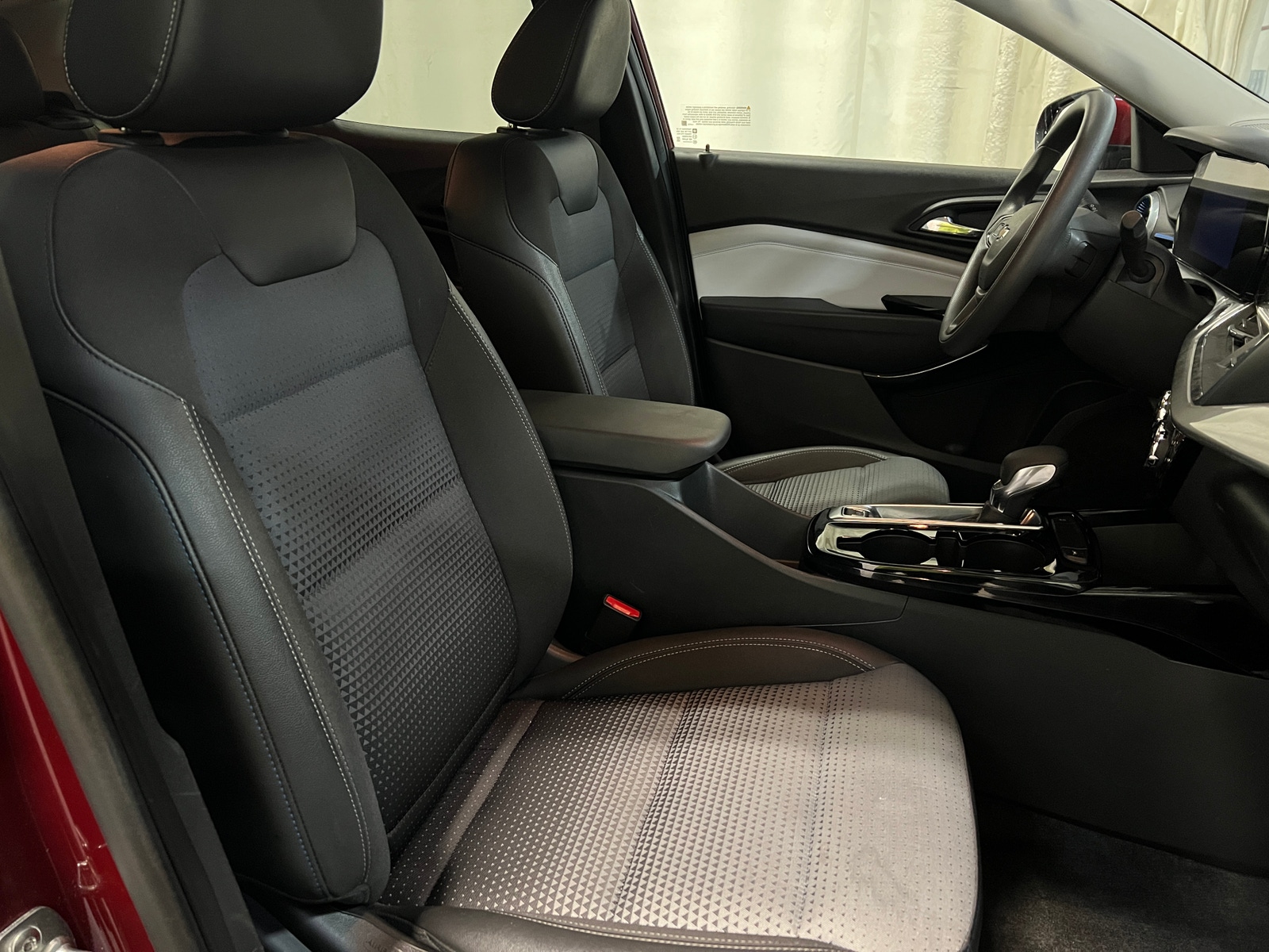 Thumbnail: 2025 Chevrolet Trax - 2