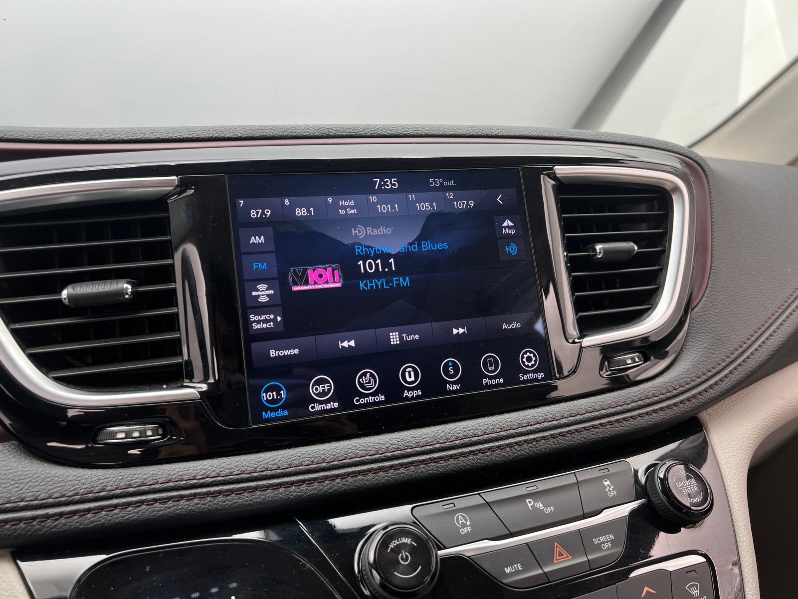 Thumbnail: 2020 Chrysler Pacifica - 3