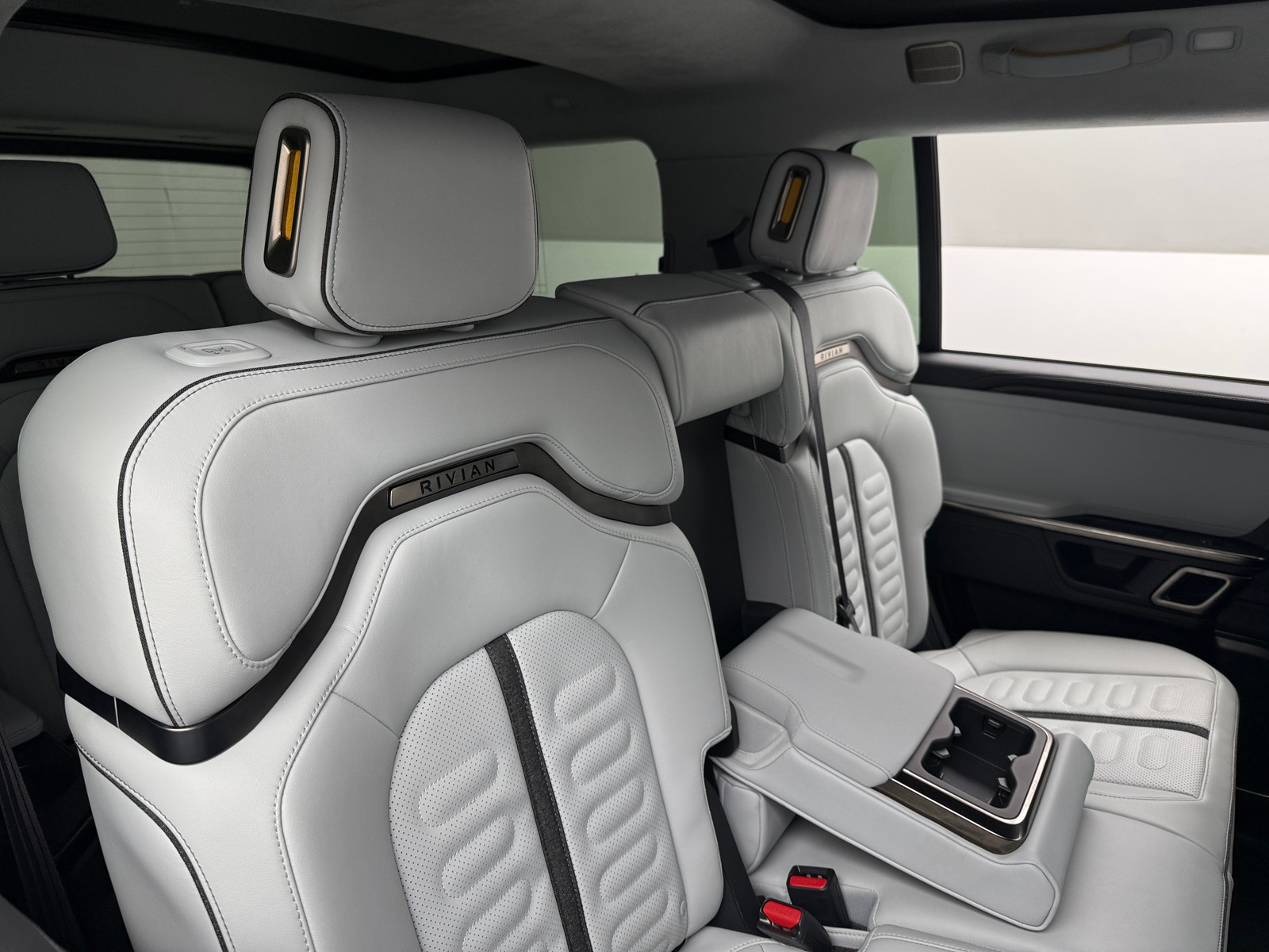 Thumbnail: 2023 Rivian R1S - 5